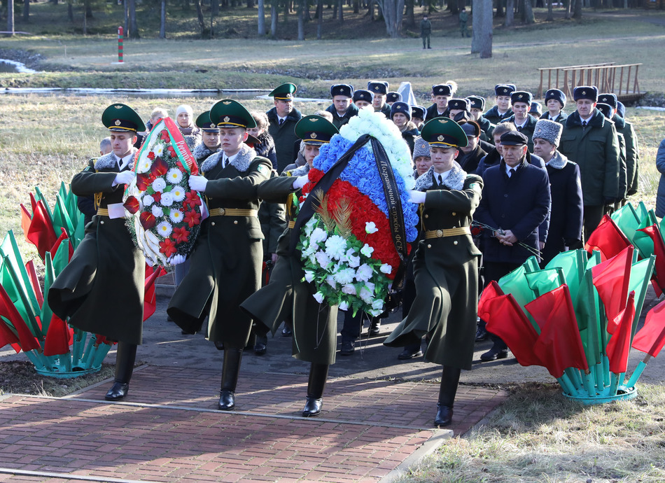 Пограничники Беларуси передали Эстафету Победы представителям российской погранслужбы