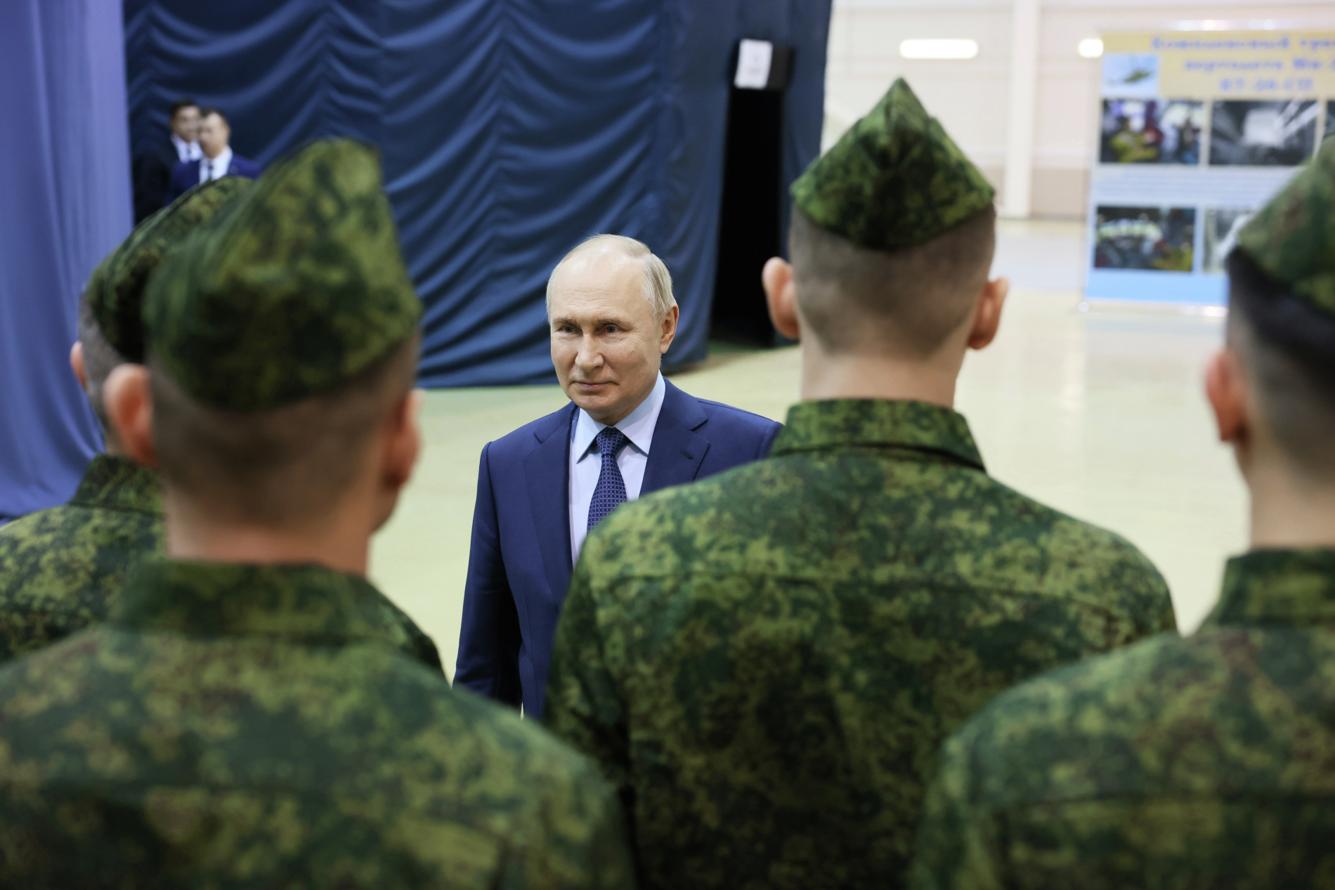 Путин: нужно бережно относиться к межнациональному миру в России
