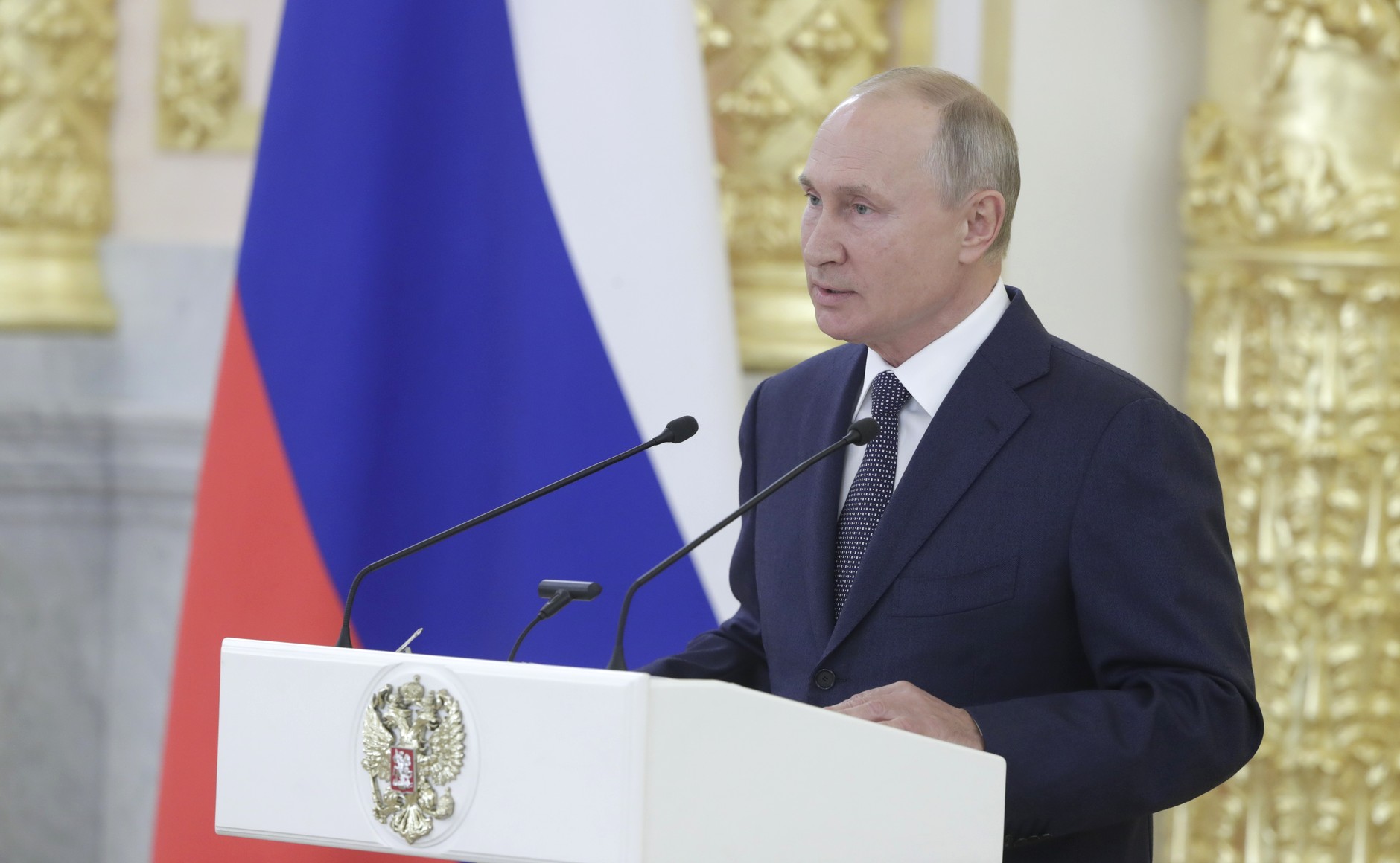 Владимир Путин призвал помочь россиянам с низкими доходами