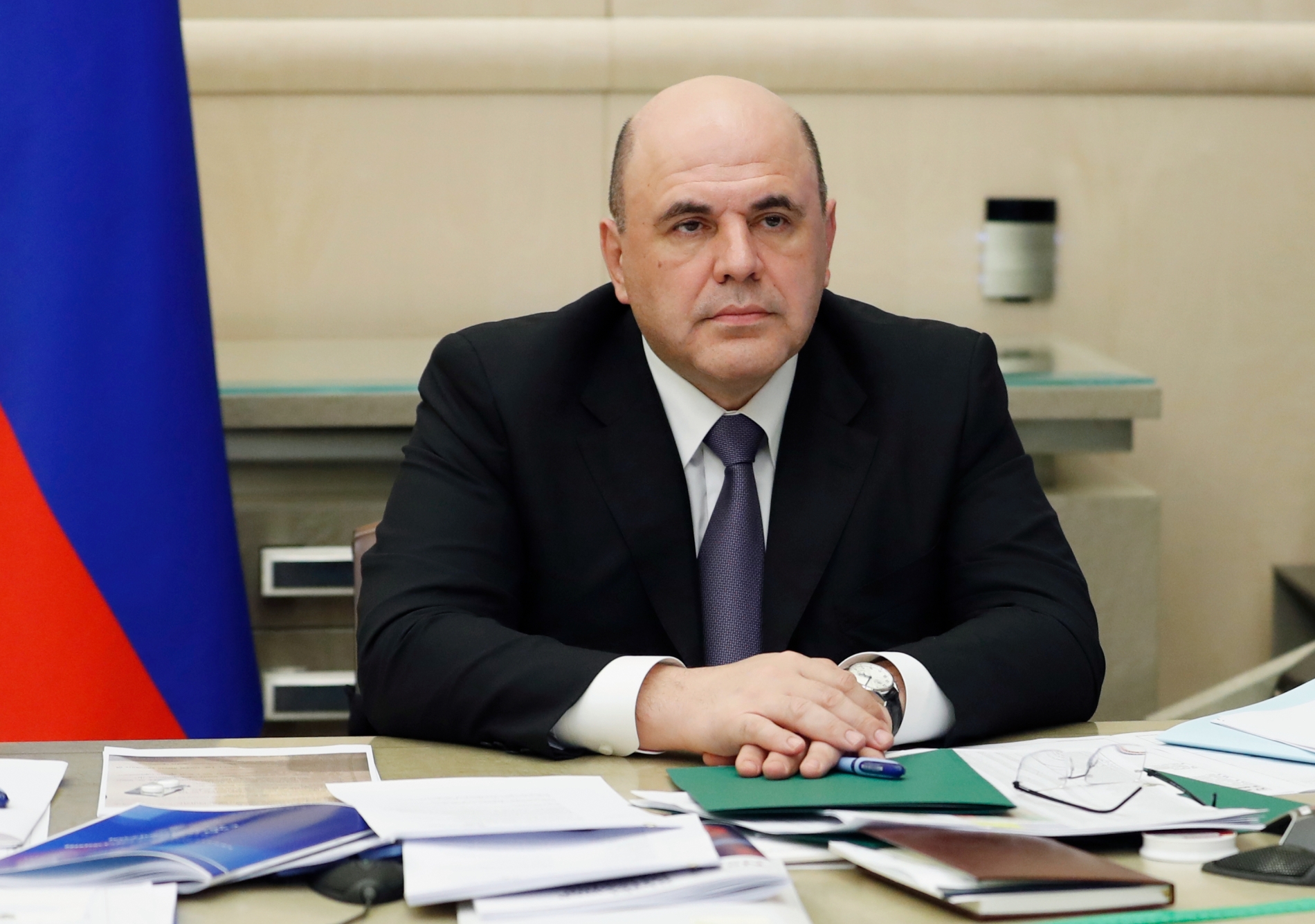 Михаил Мишустин поручил контролировать выплату надбавок медработникам