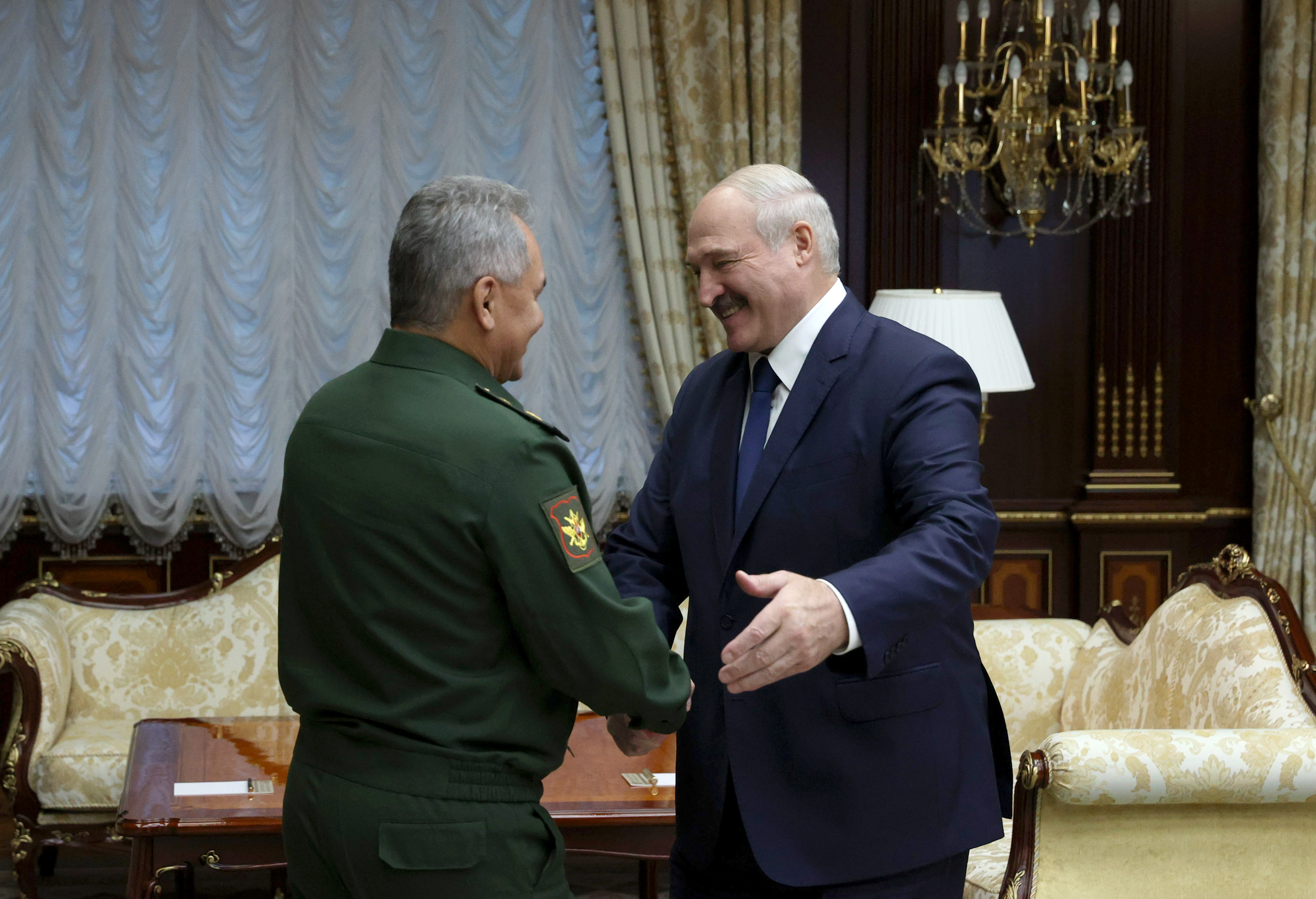 Александр Лукашенко заявил о необходимости обороны "нашего общего Отечества - от Бреста до Владивостока"