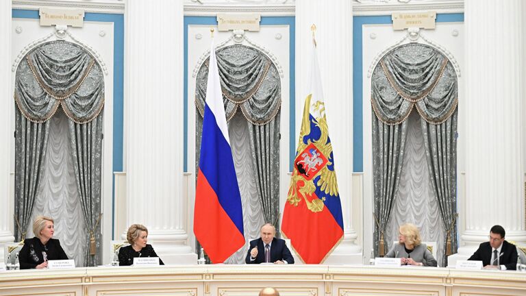 Владимир Путин принял участие в первом заседании Совета по демографии и семейной политике