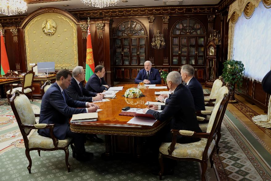 Лукашенко: народам Беларуси и России нельзя навязывать чужую волю 