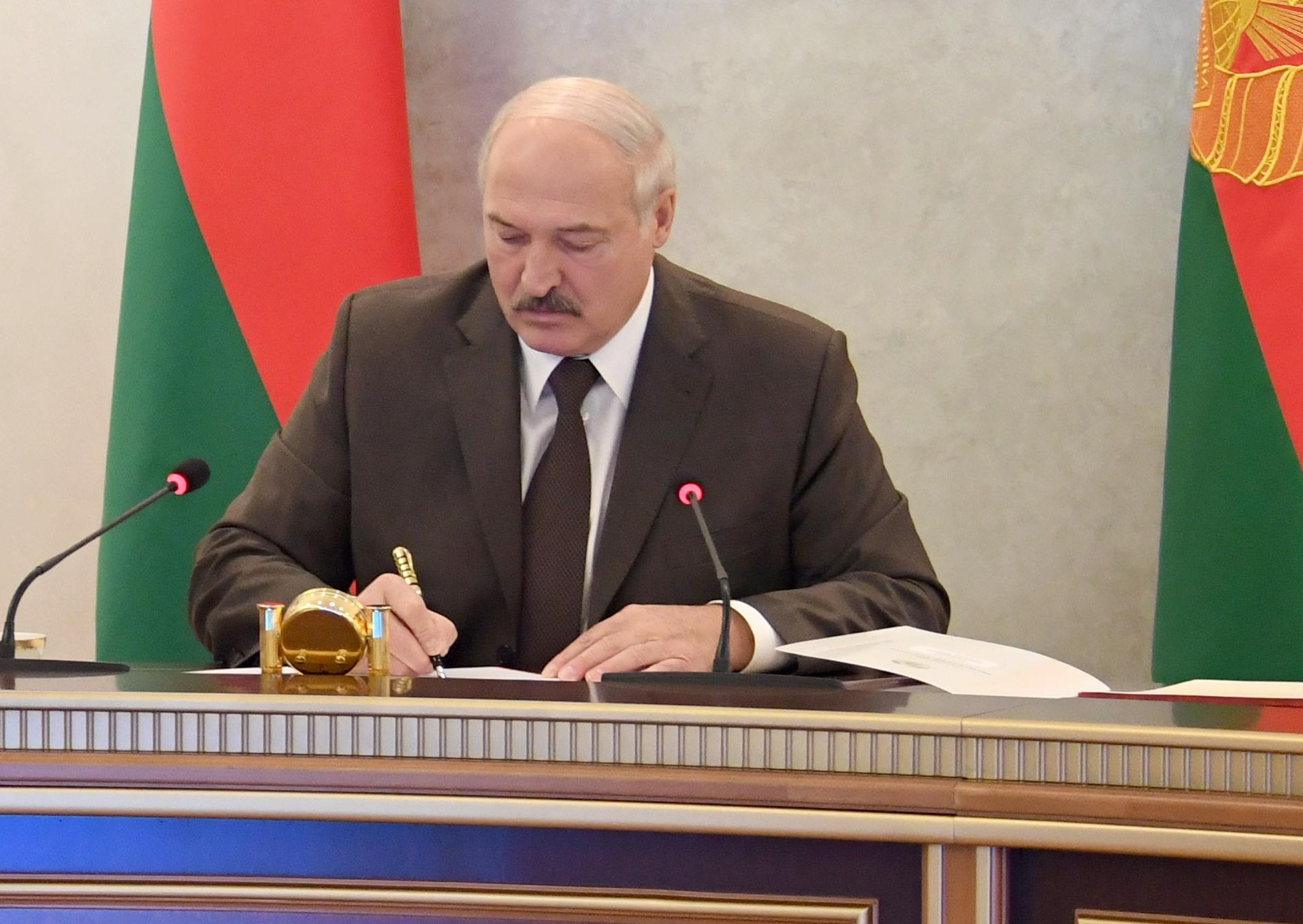 Лукашенко освободил ряд лиц от занимаемых ими должностей 