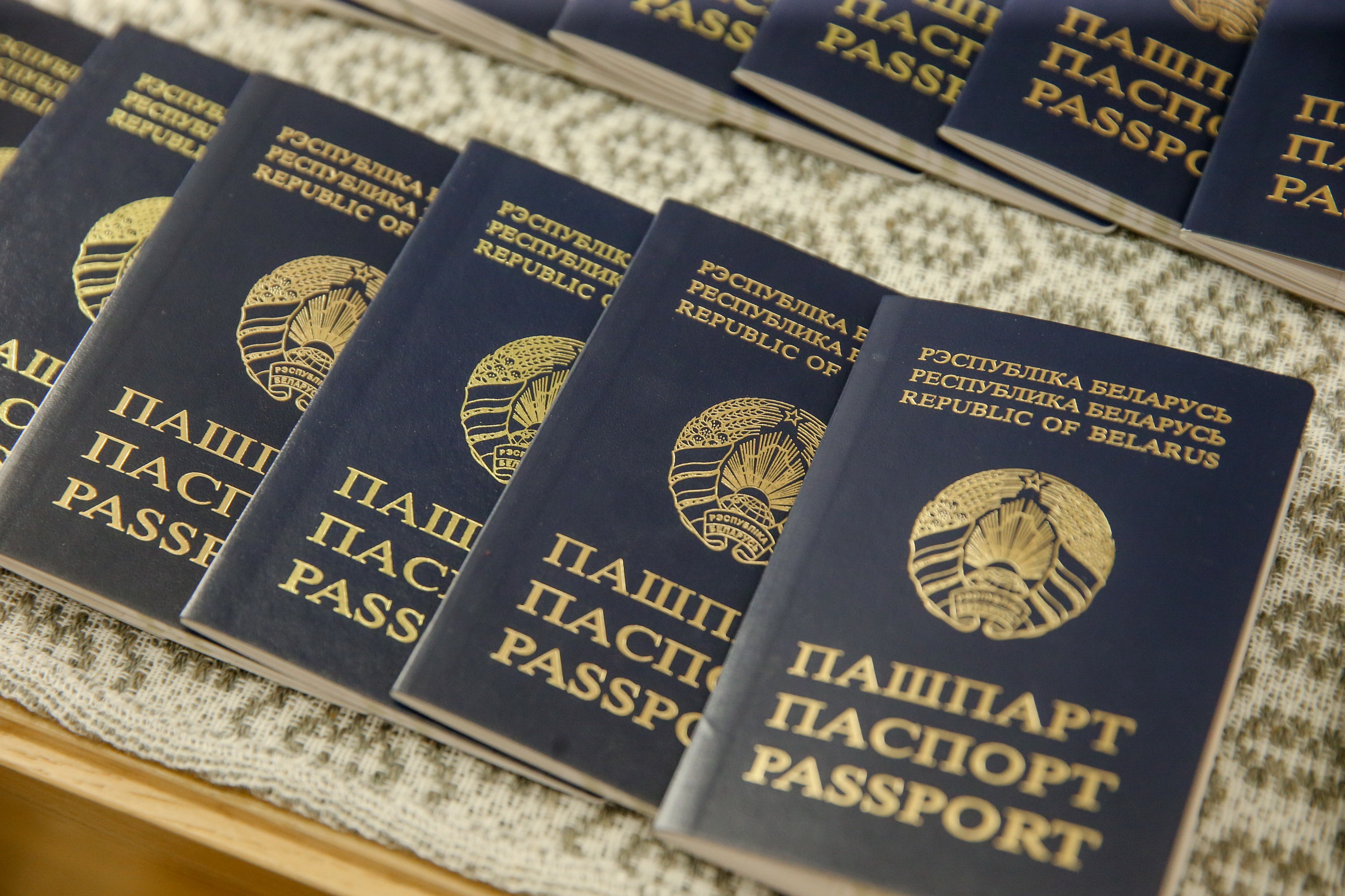 В Беларуси планируют ввести биометрические паспорта с 2021 года