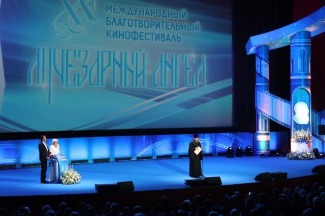 В Москве идет благотворительный кинофестиваль "Лучезарный ангел"