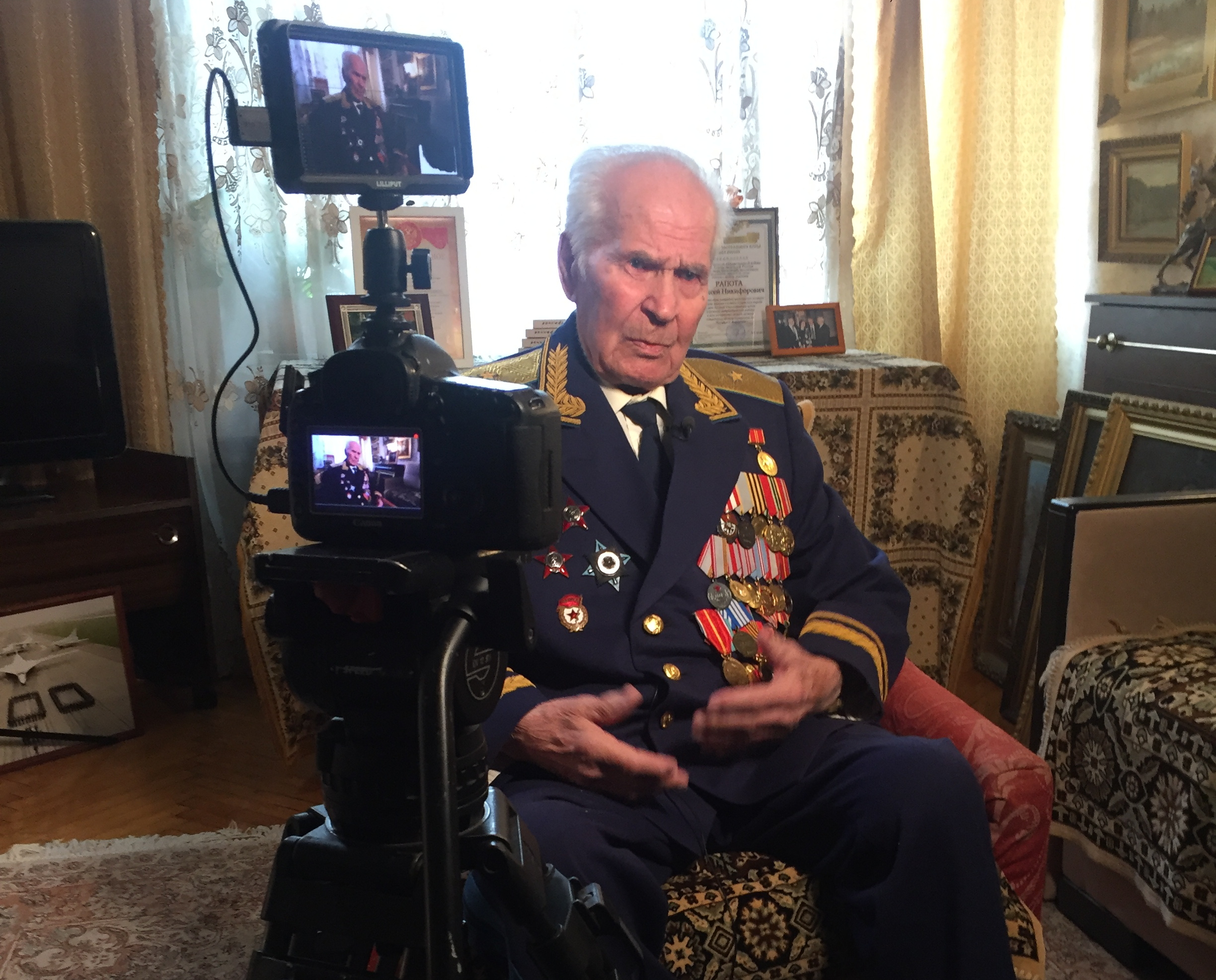 "И в том строю есть промежуток малый..."