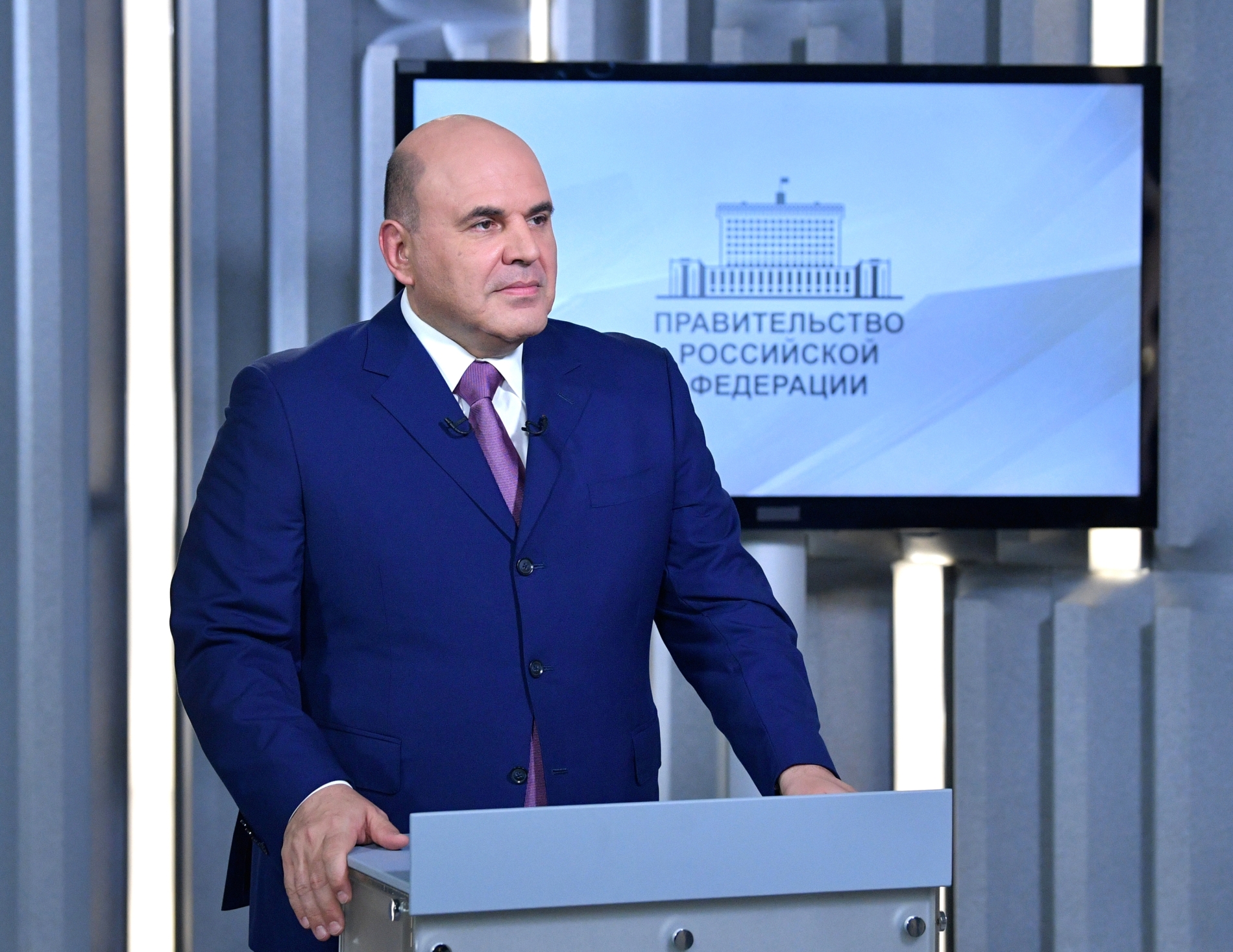 Кабмин России выделит 14 млрд рублей регионам на выплаты медикам, лечащим пациентов с COVID-19