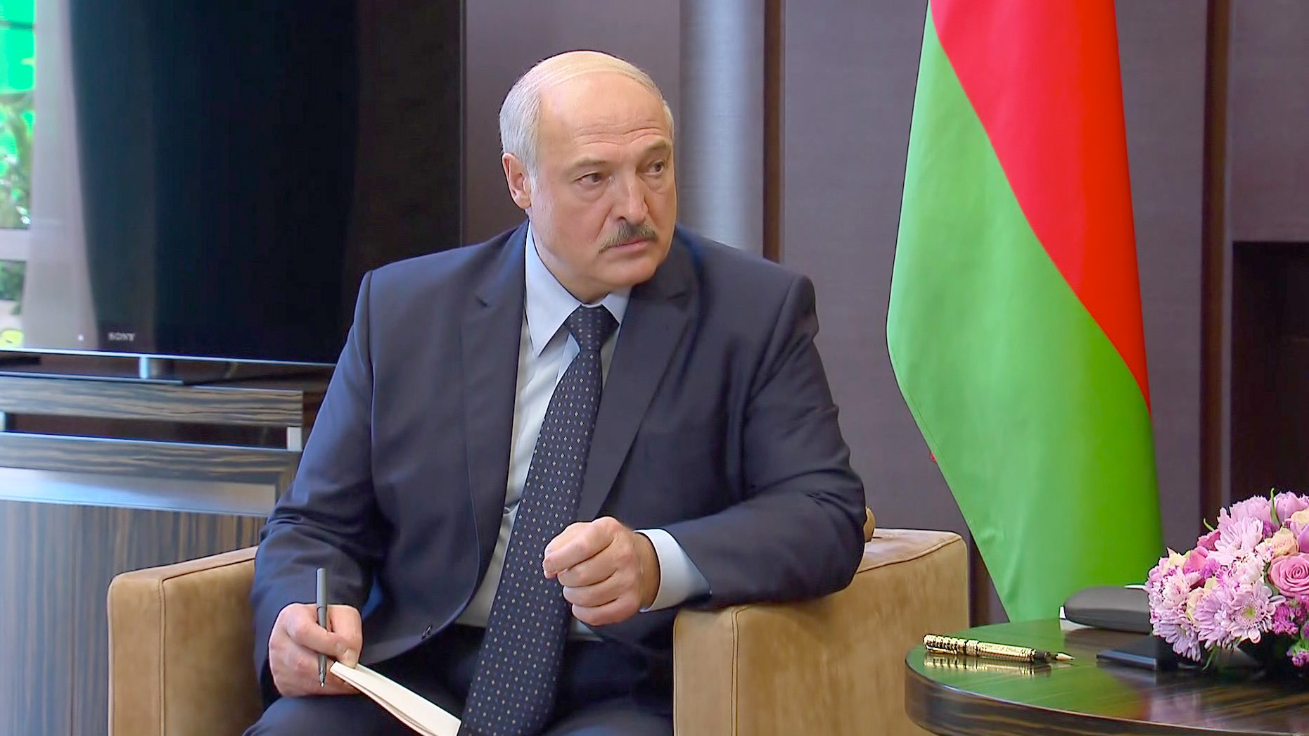 Александр Лукашенко назвал мифом утверждения о революционной ситуации в Беларуси
