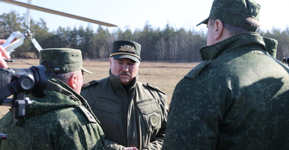 Лукашенко: любая провокация должна пресекаться вооруженным путем 