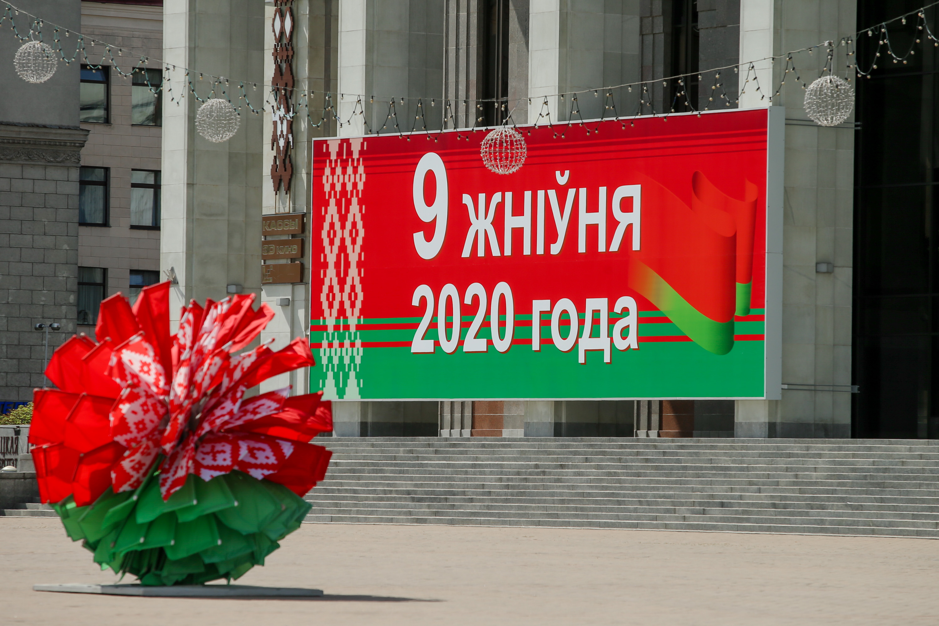 Голосование в основной день президентских выборов началось в Беларуси