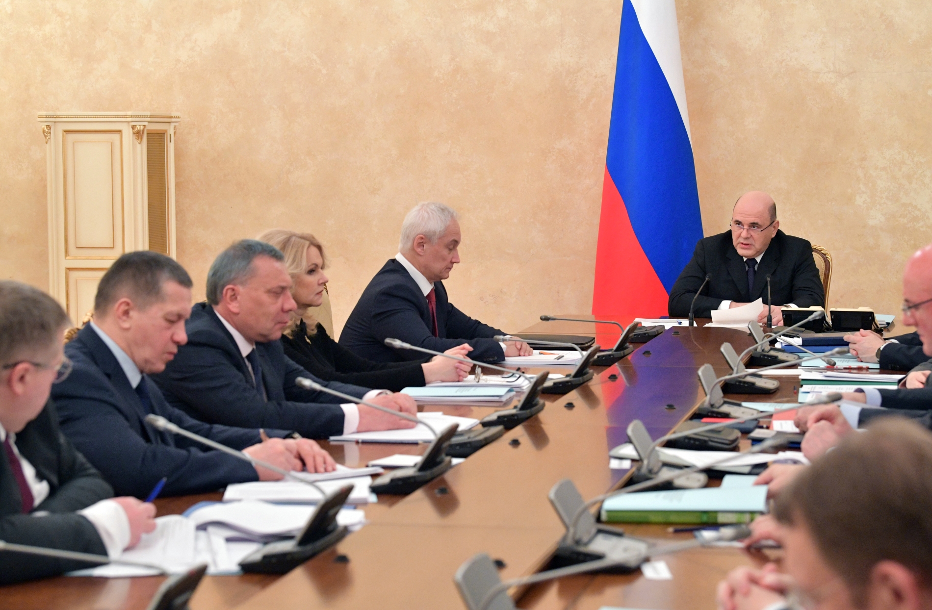 Кабмин РФ призвал распространить режим самоизоляции на все регионы