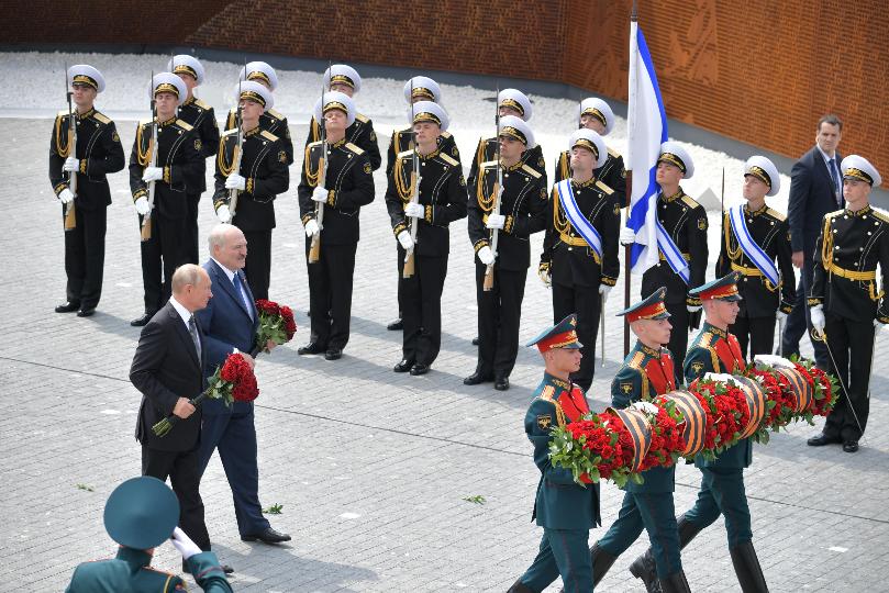 Путин направил поздравления Лукашенко  по случаю 79-й годовщины Победы