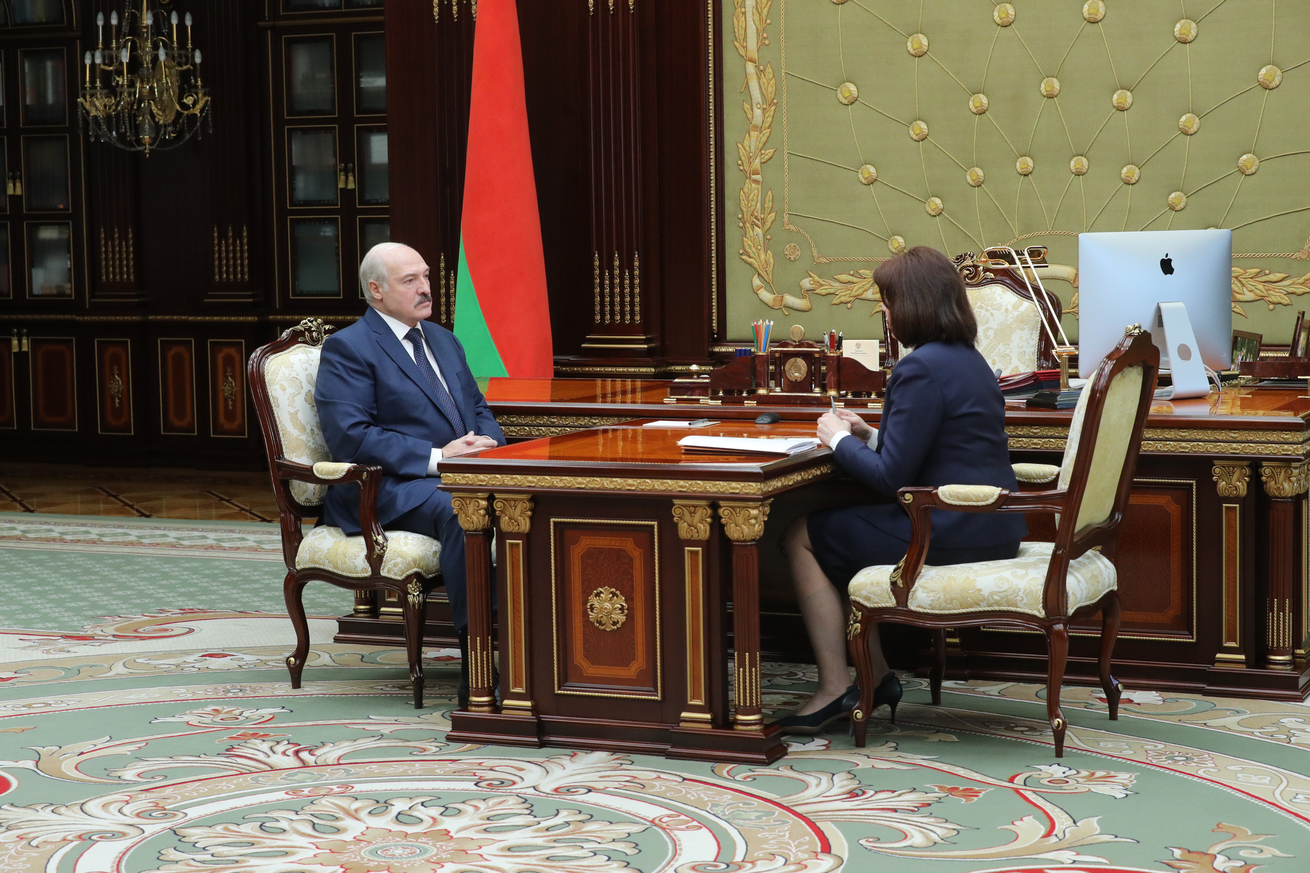 Александр Лукашенко: Надо работать и спасаться от коронавируса