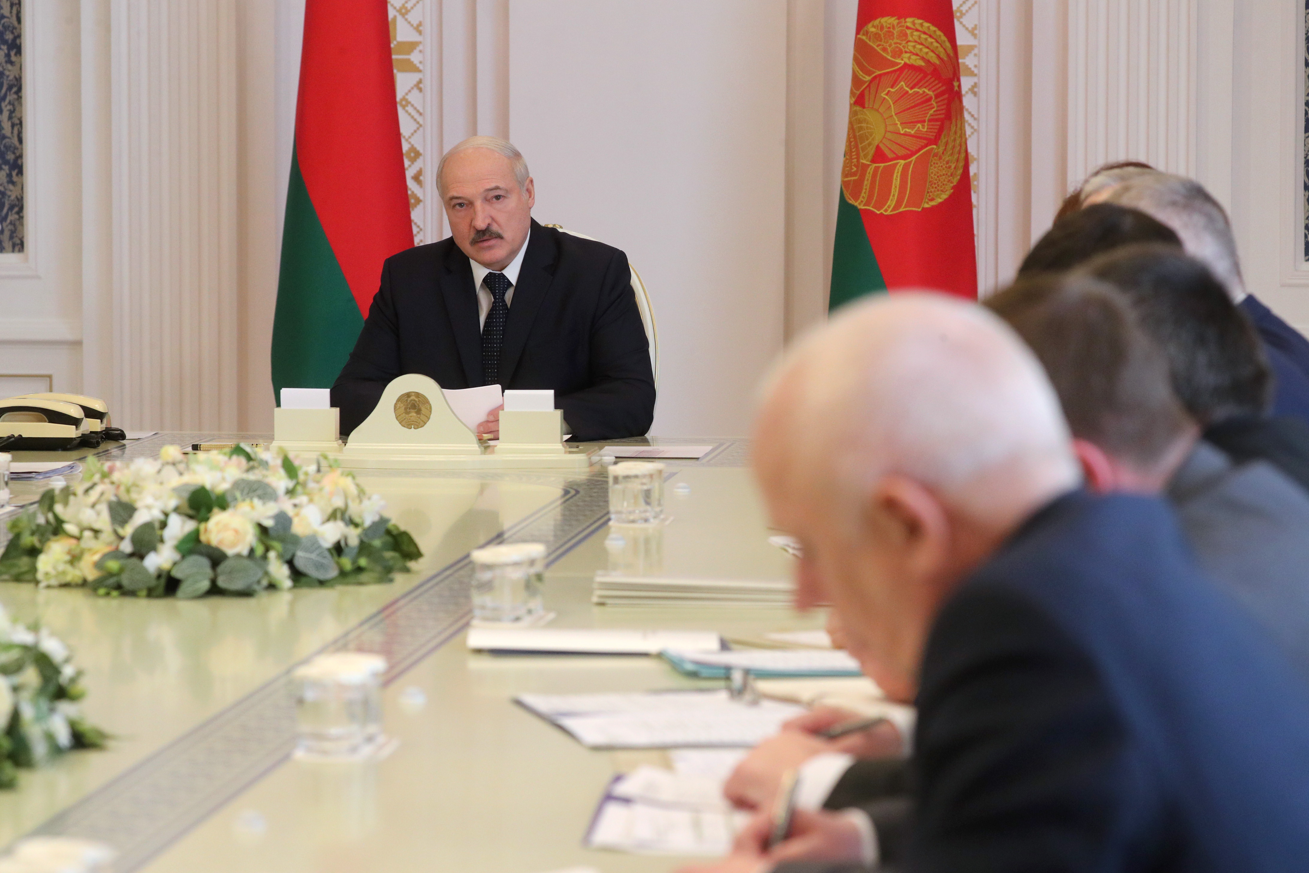 Александр Лукашенко правительству: Если в аптеках и больницах чего-то не будет хватать, вместо вас будут работать другие