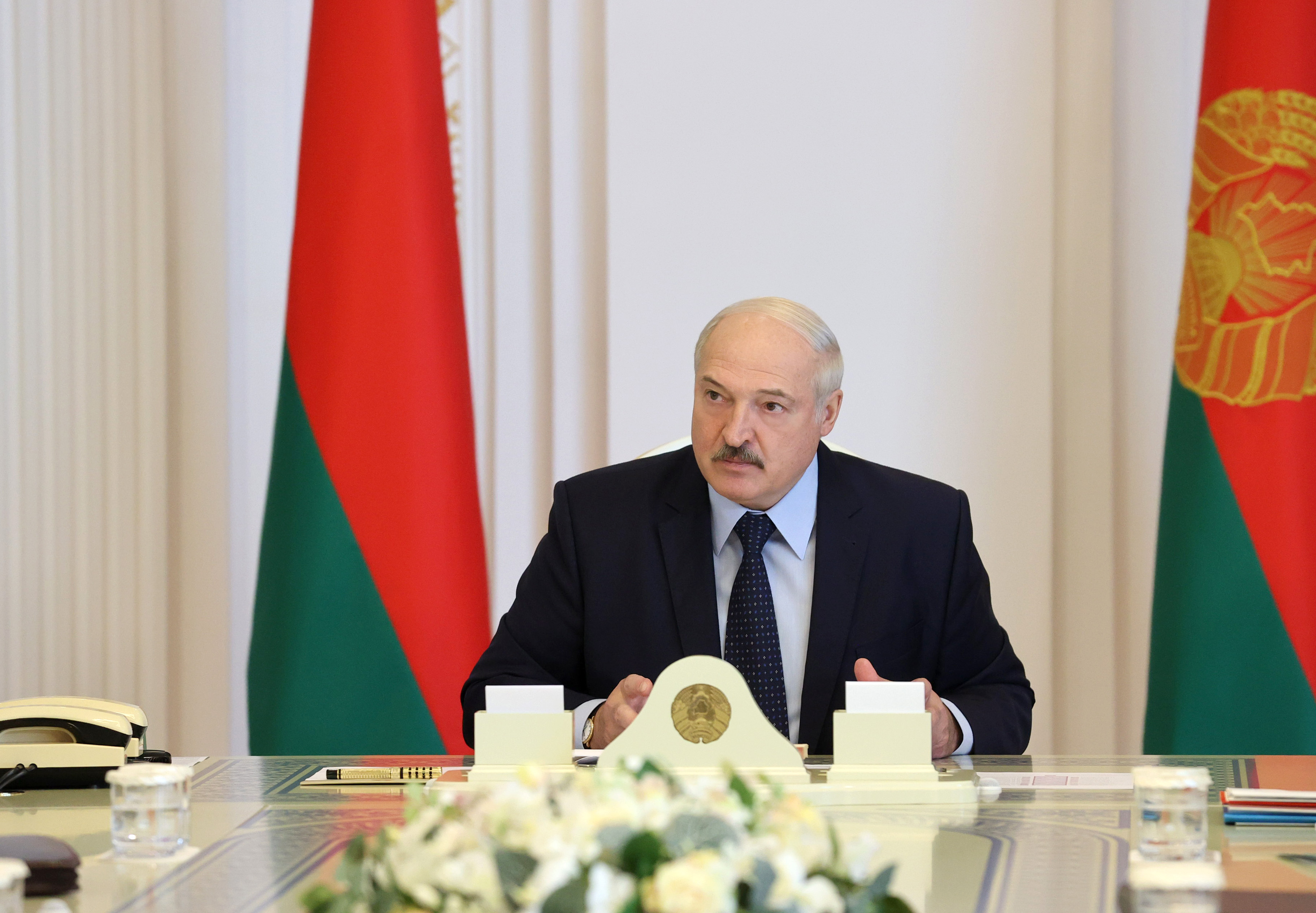 Александр Лукашенко поручил пригласить генпрокуроров России и Украины из-за задержанных россиян