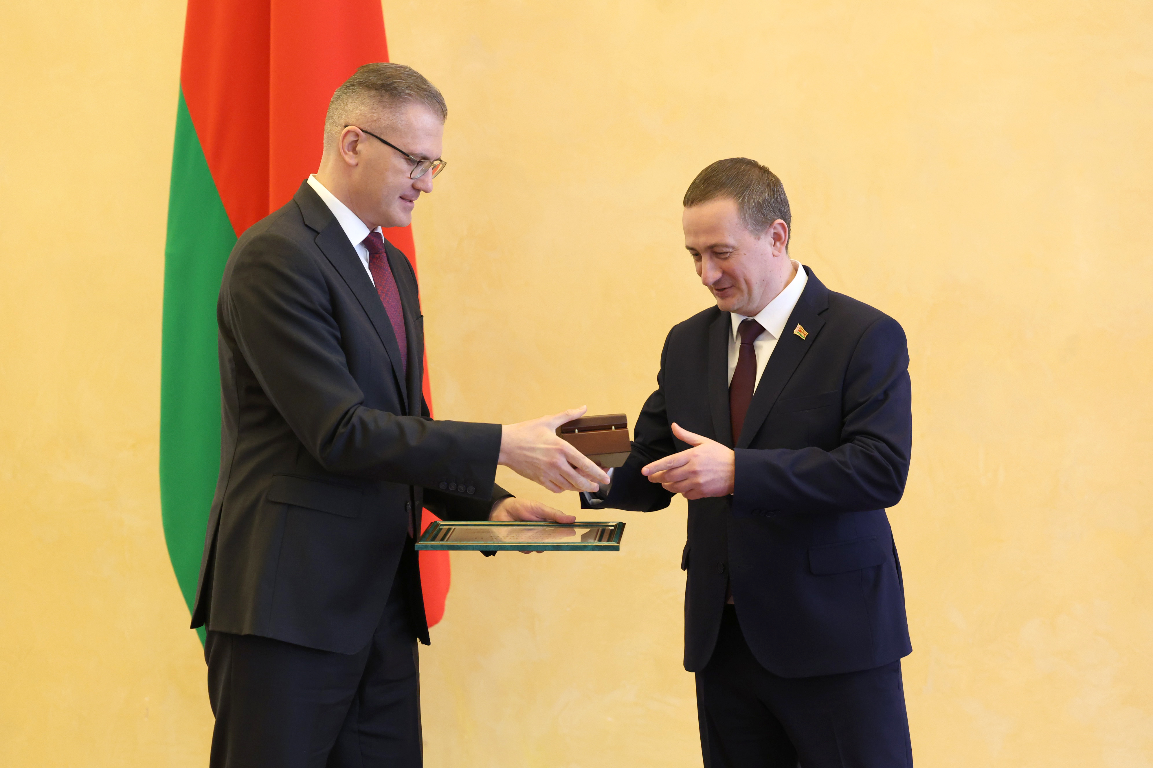 Премьер-министр Беларуси наградил представителей различных сфер