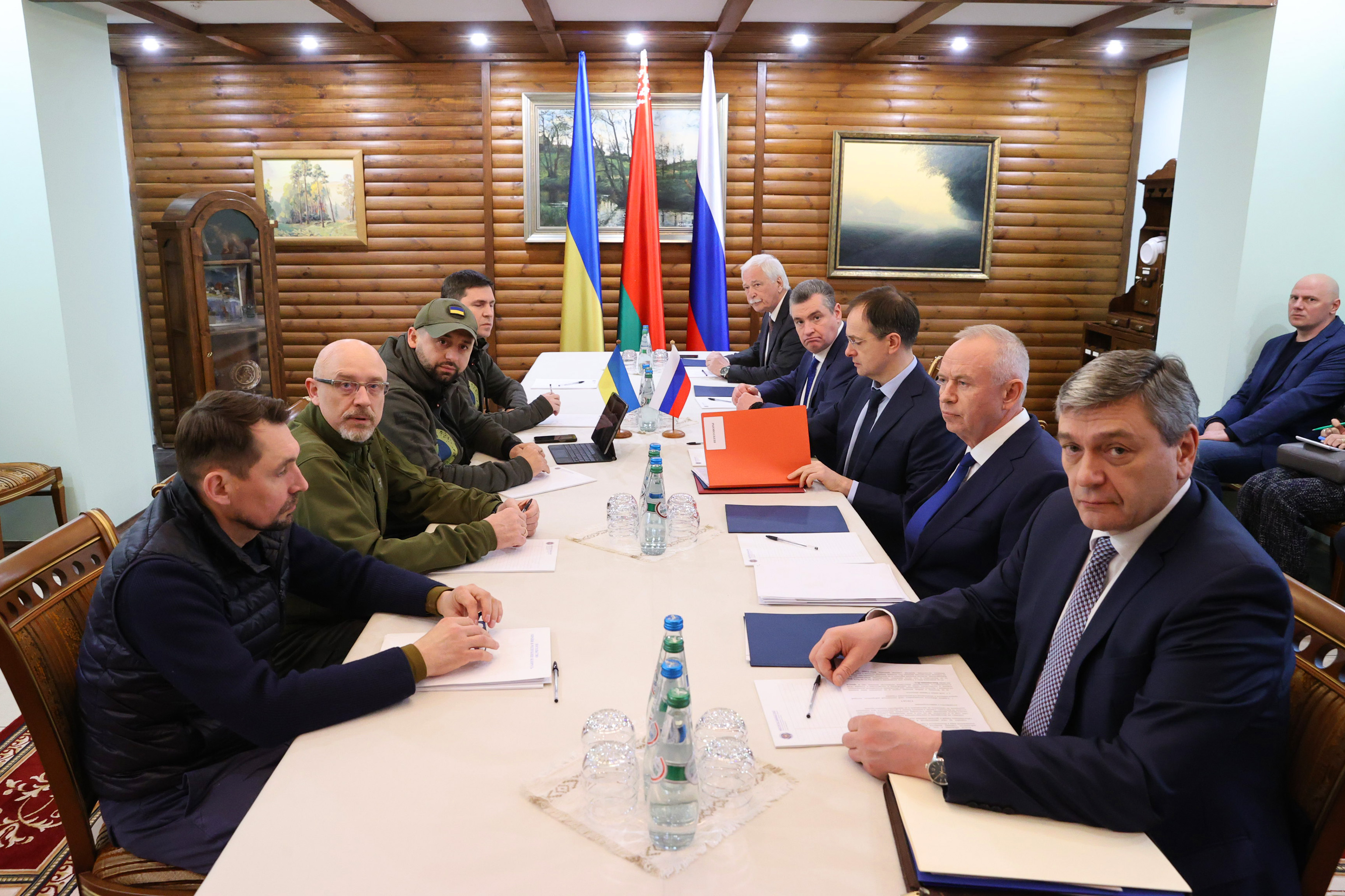 Третий раунд  российско-украинских переговоров продлился около трех часов