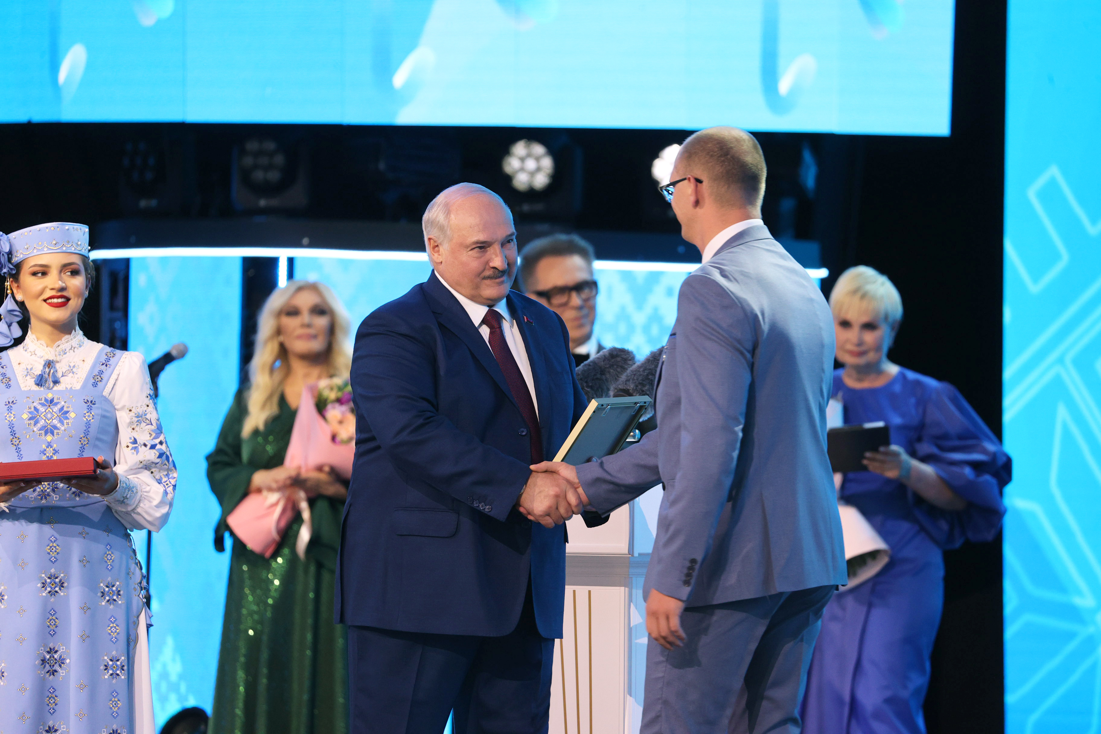 Лукашенко вручил премии Союзного государства в области литературы и искусства 