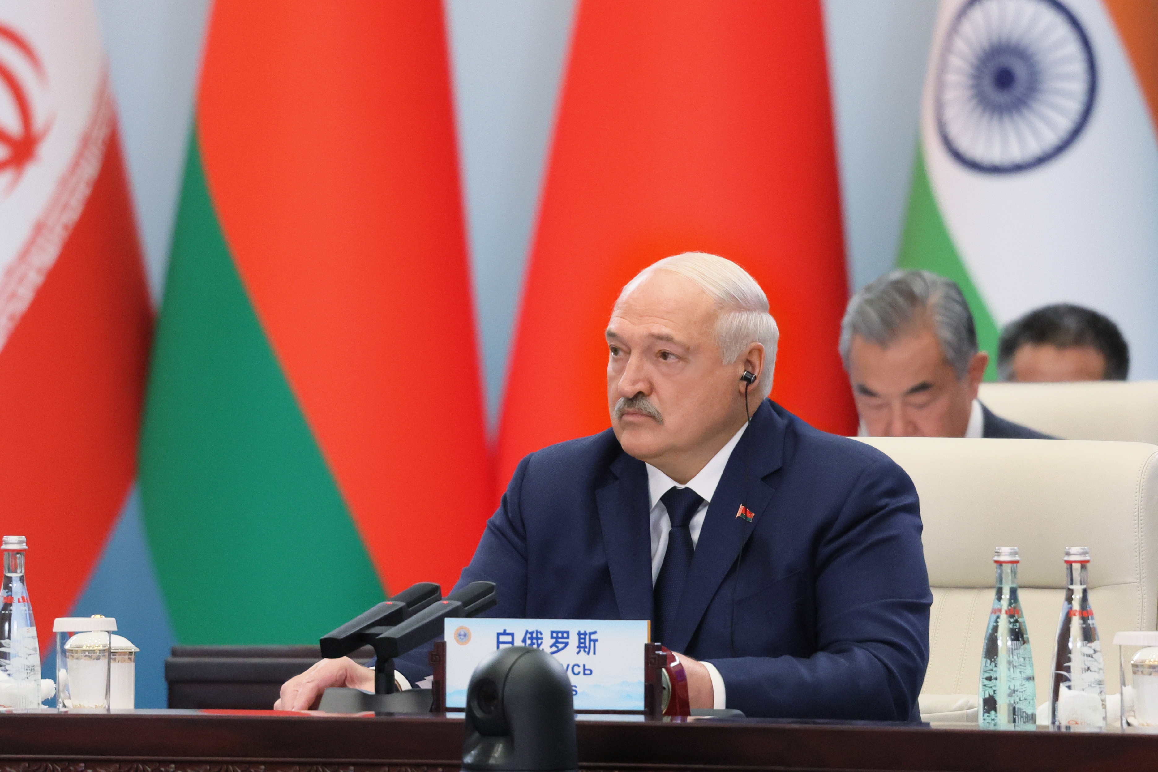 Лукашенко: многополярность уже и не стучится в двери, она уже пришла