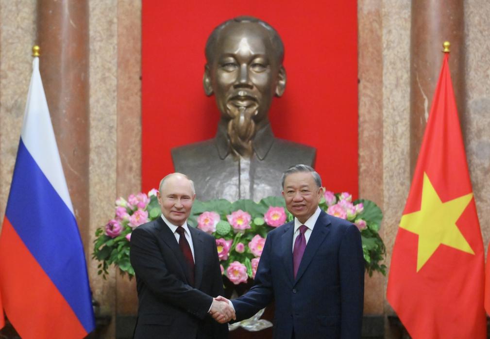 Путин находится с государственным визитом в Социалистической Республике Вьетнам