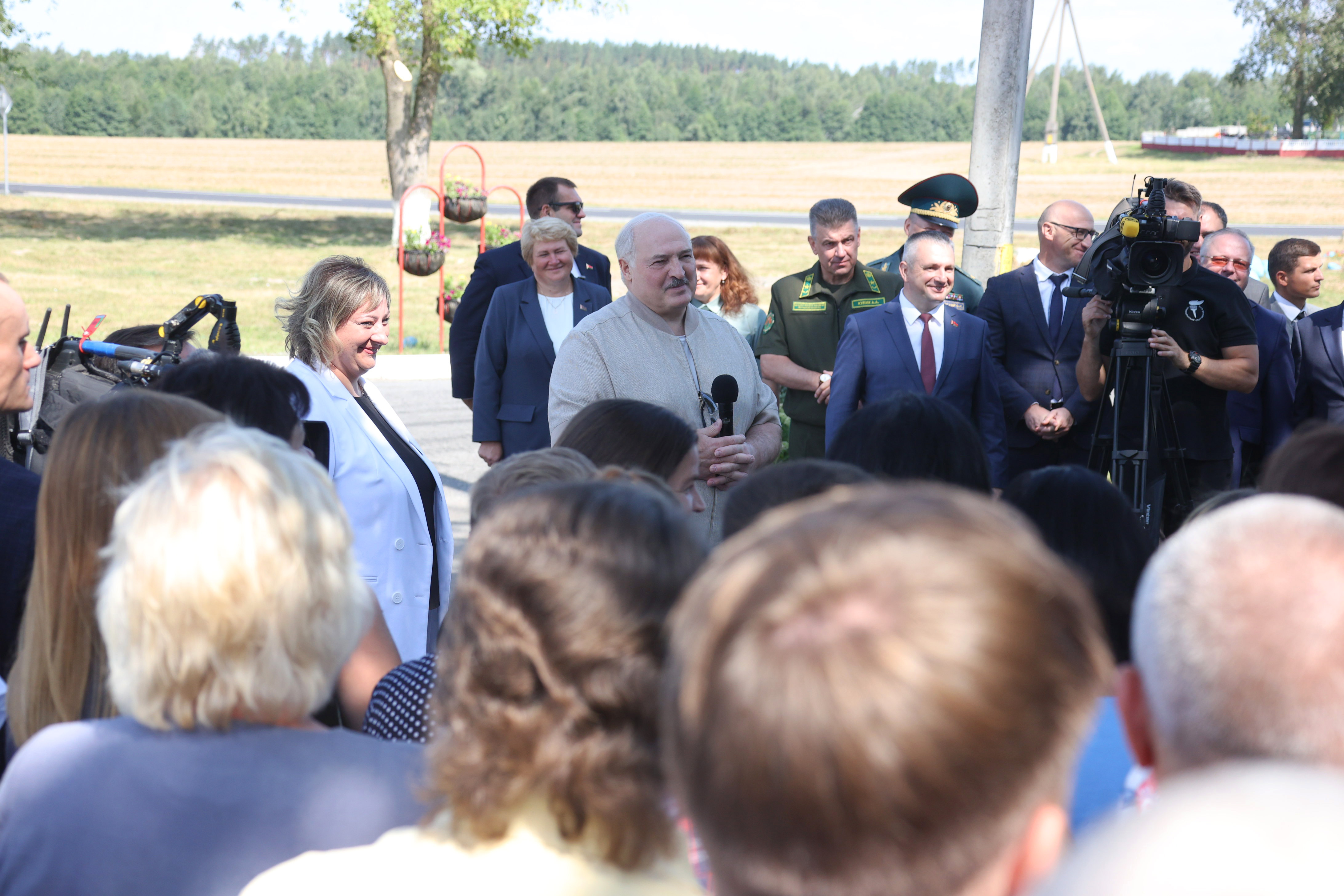 Лукашенко о пострадавших от непогоды в июле: людей обижать не надо, надо помочь 