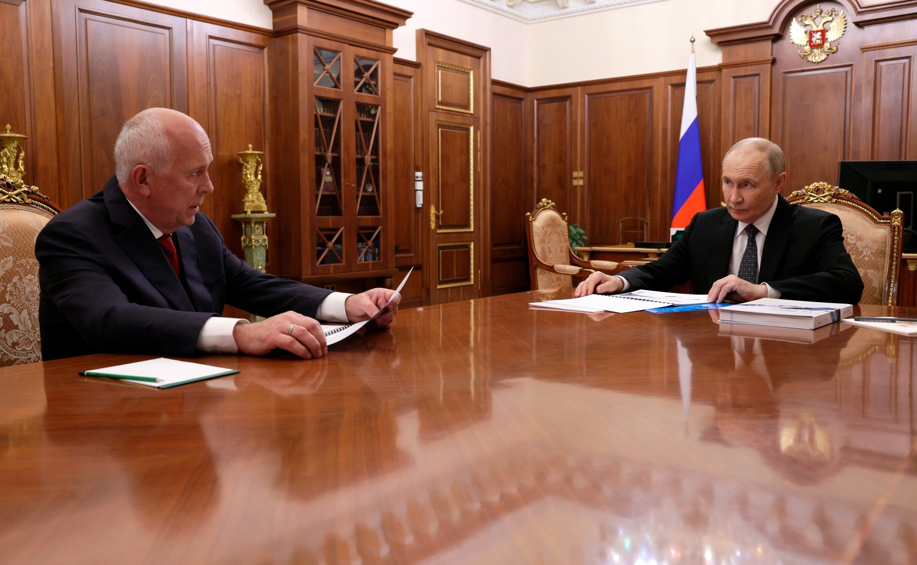 Путин провел встречу с Чемезовым: новые достижения в обороне и медицине