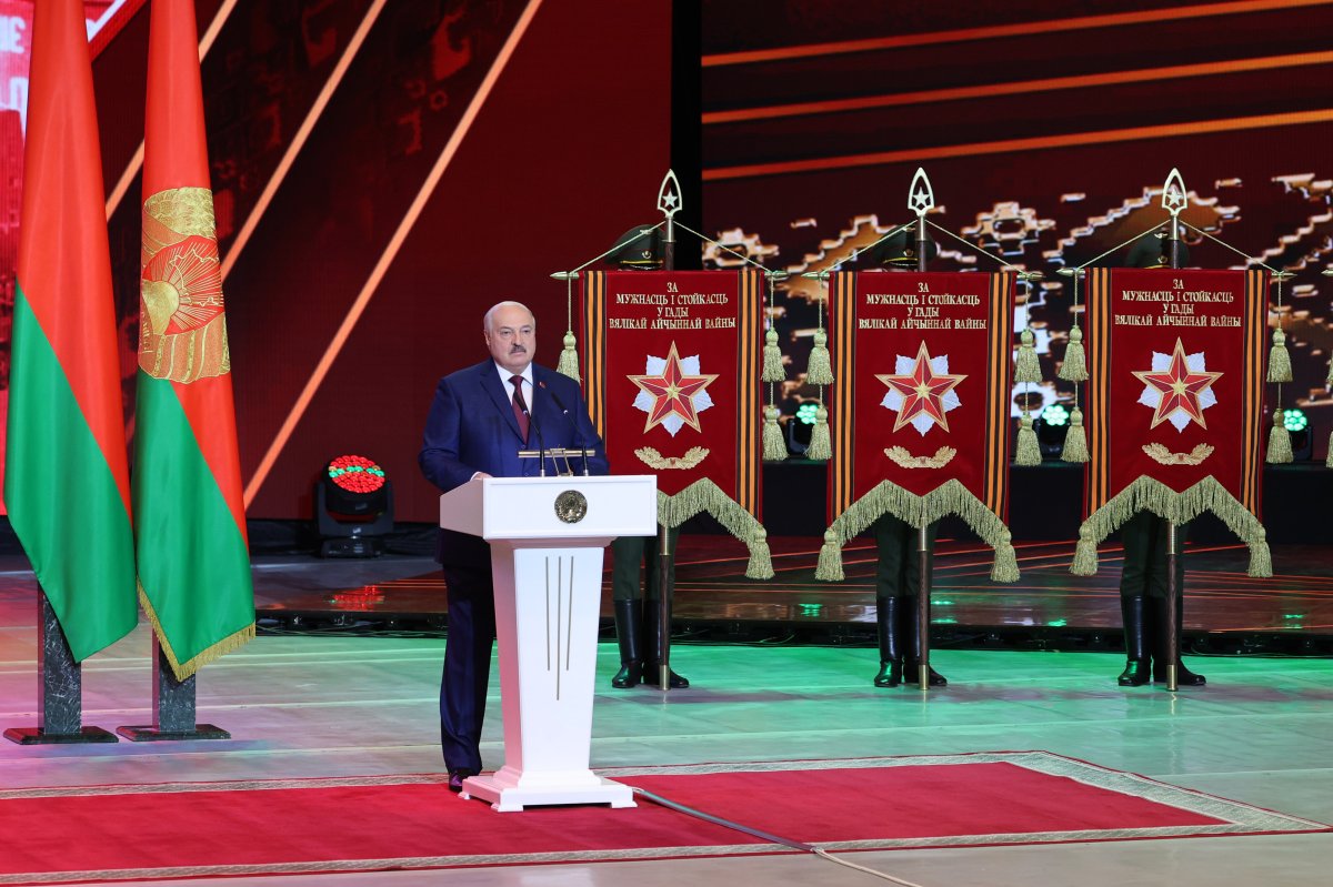 Лукашенко: священный долг каждого -  чтобы правда и память о ВОВ жила в веках 