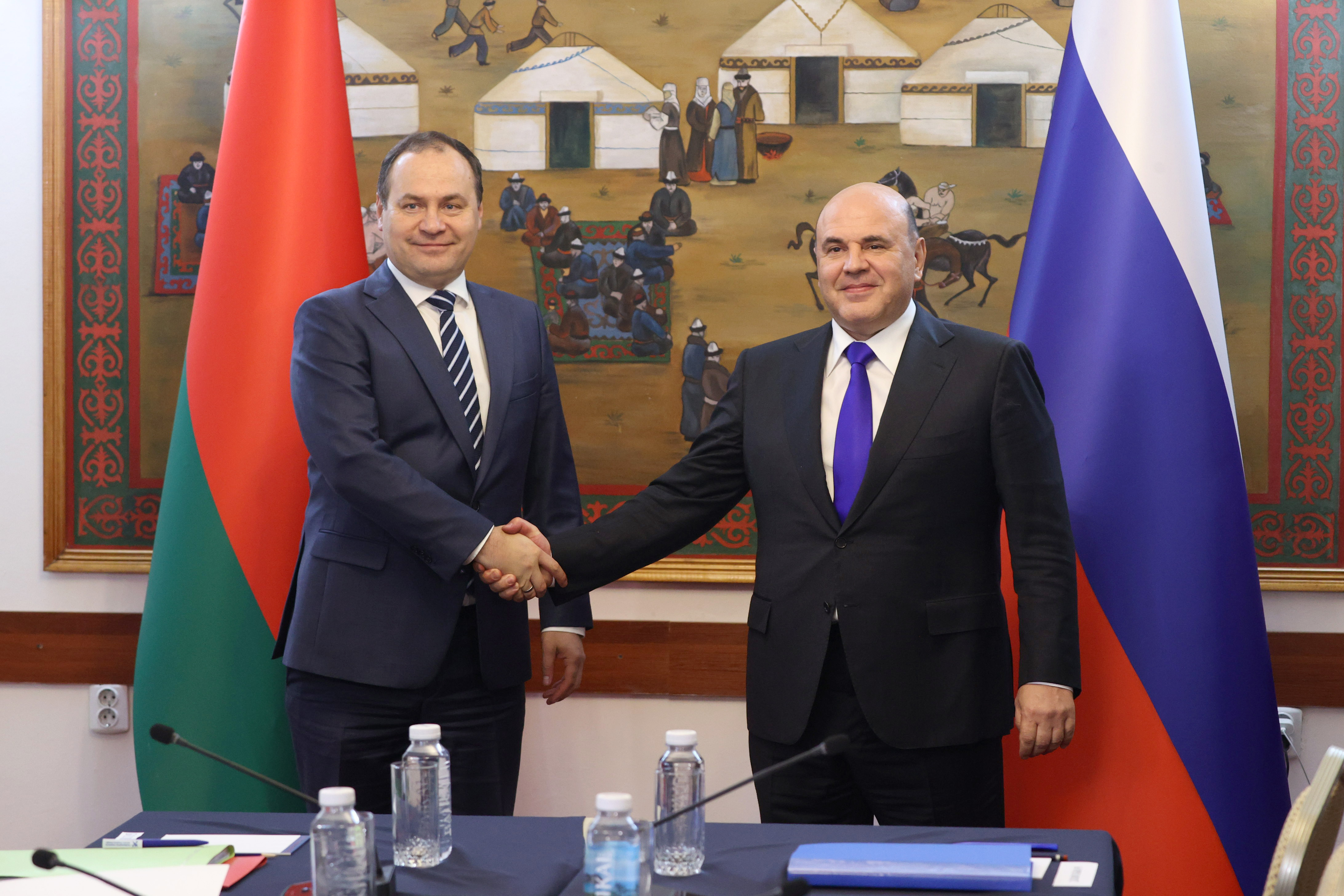 Главы правительств России и Беларуси  провели встречу на полях заседания Евразийского межправительственного совета