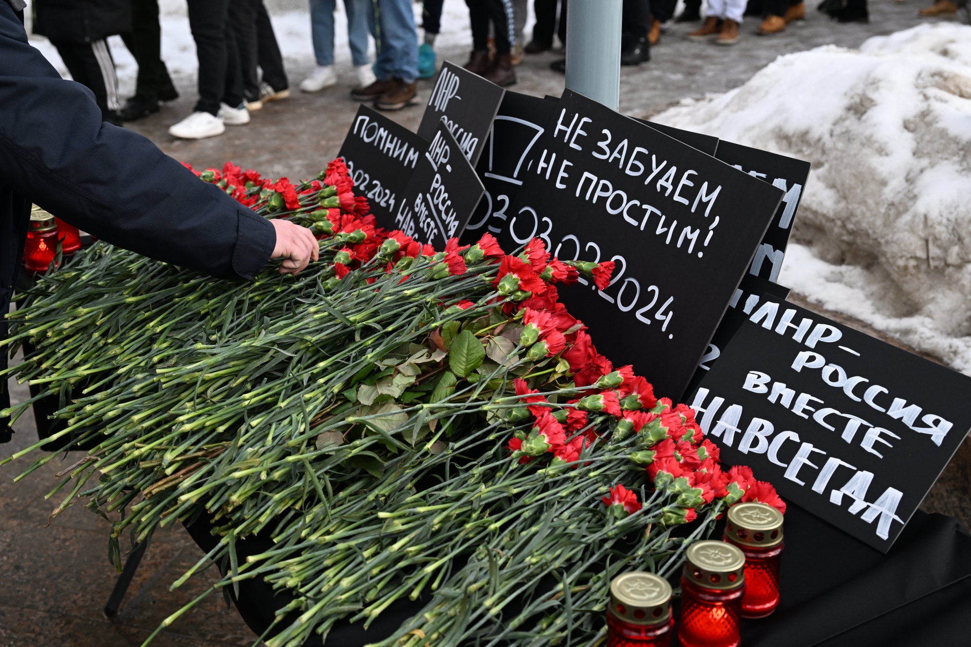 В ЛНР 4 февраля объявлен день траура по жертвам варварского обстрела Лисичанска