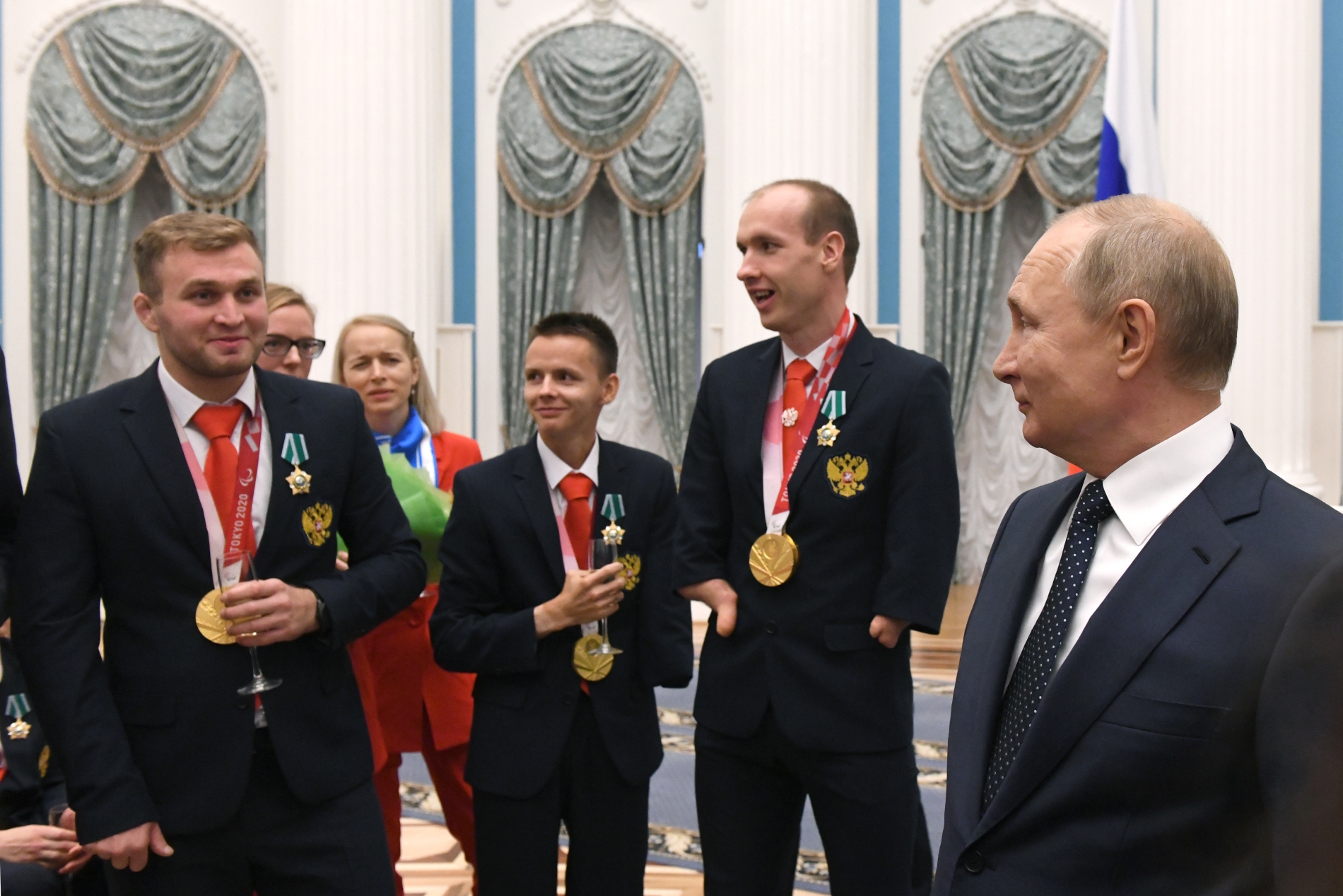 Путин в Кремле наградил победителей Паралимпиады в Токио
