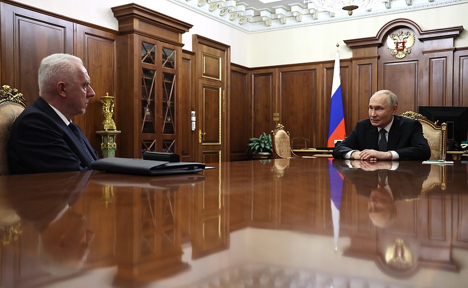 Путин провел встречу с генпрокурором РФ Гуцаном