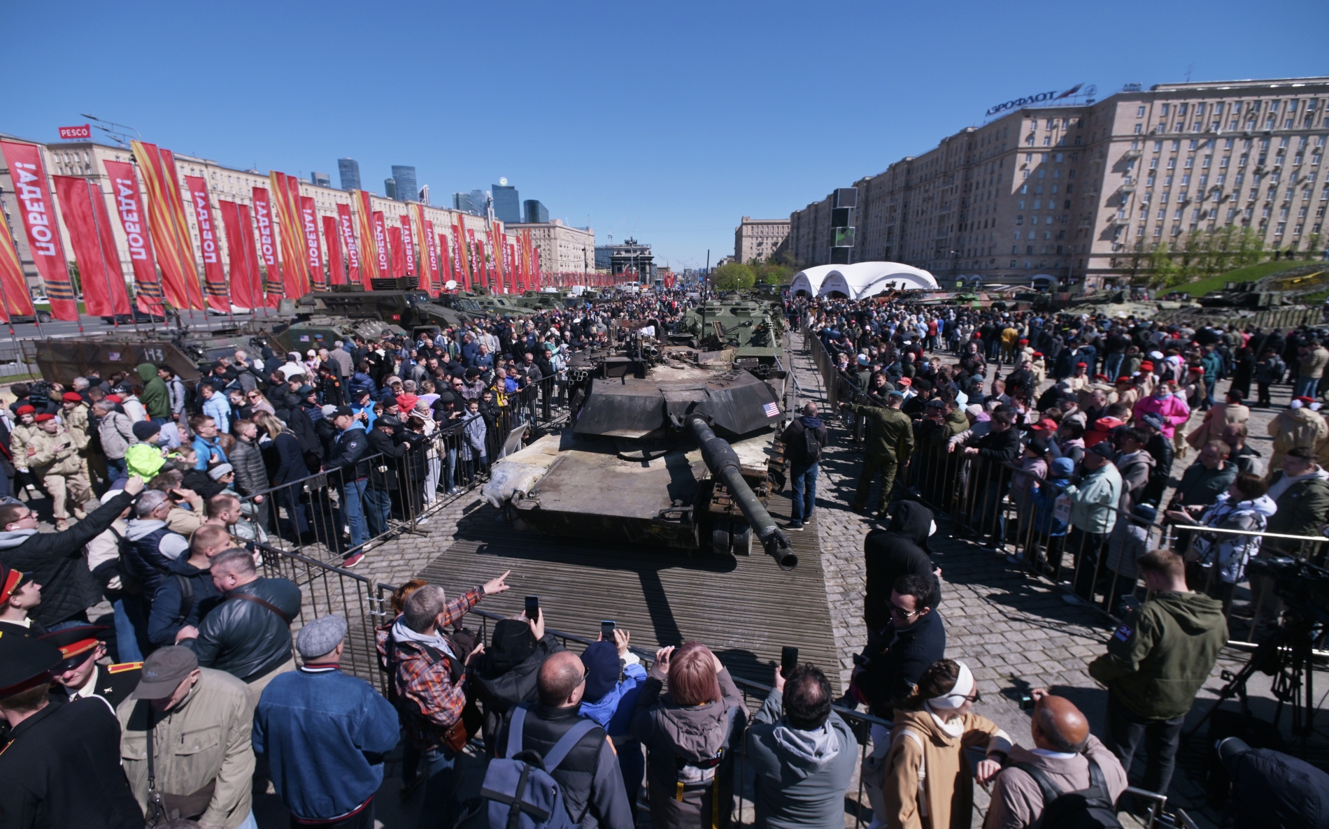 В Москве выставку трофейной техники за первый день увидели свыше 83 тыс. человек