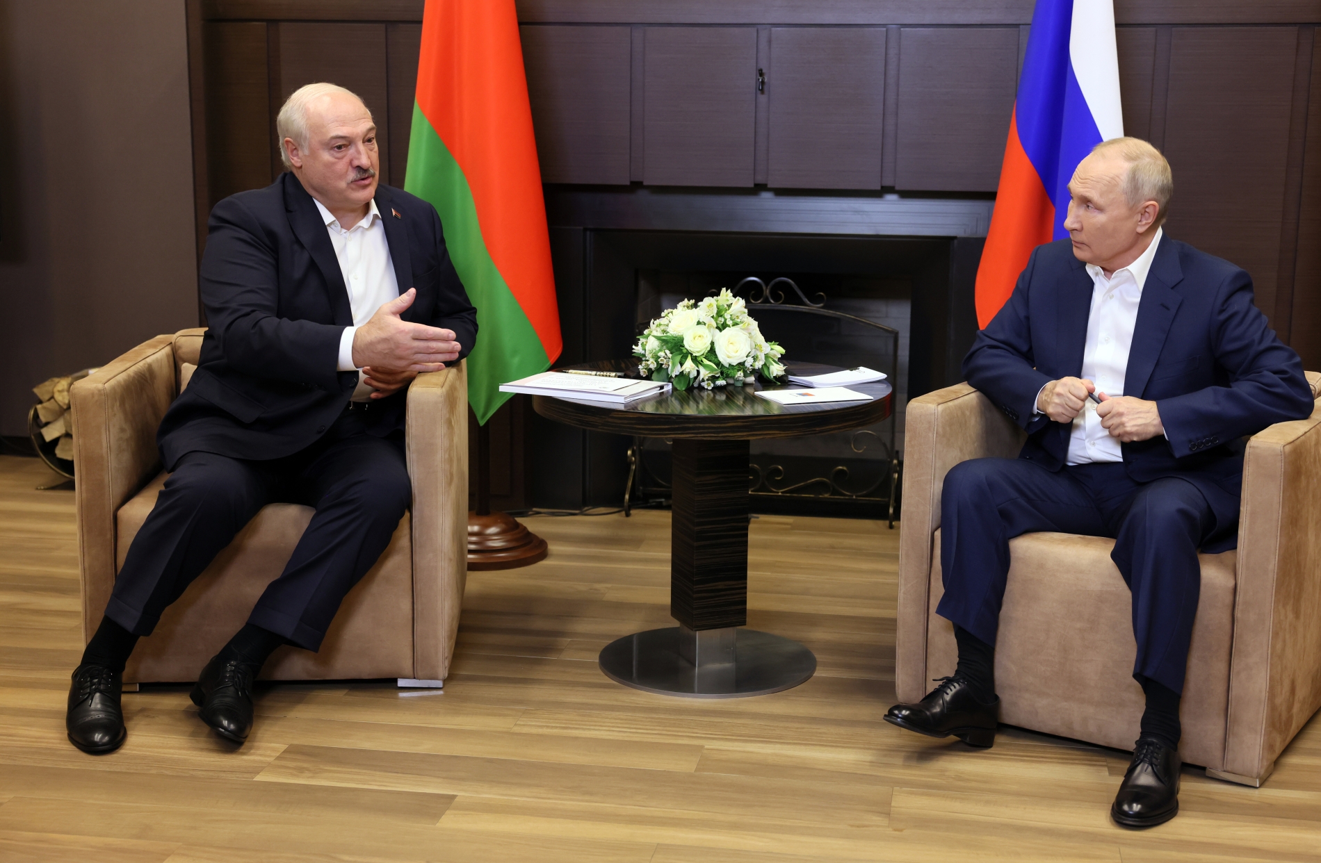В Сочи начались переговоры лидеров России и Беларуси