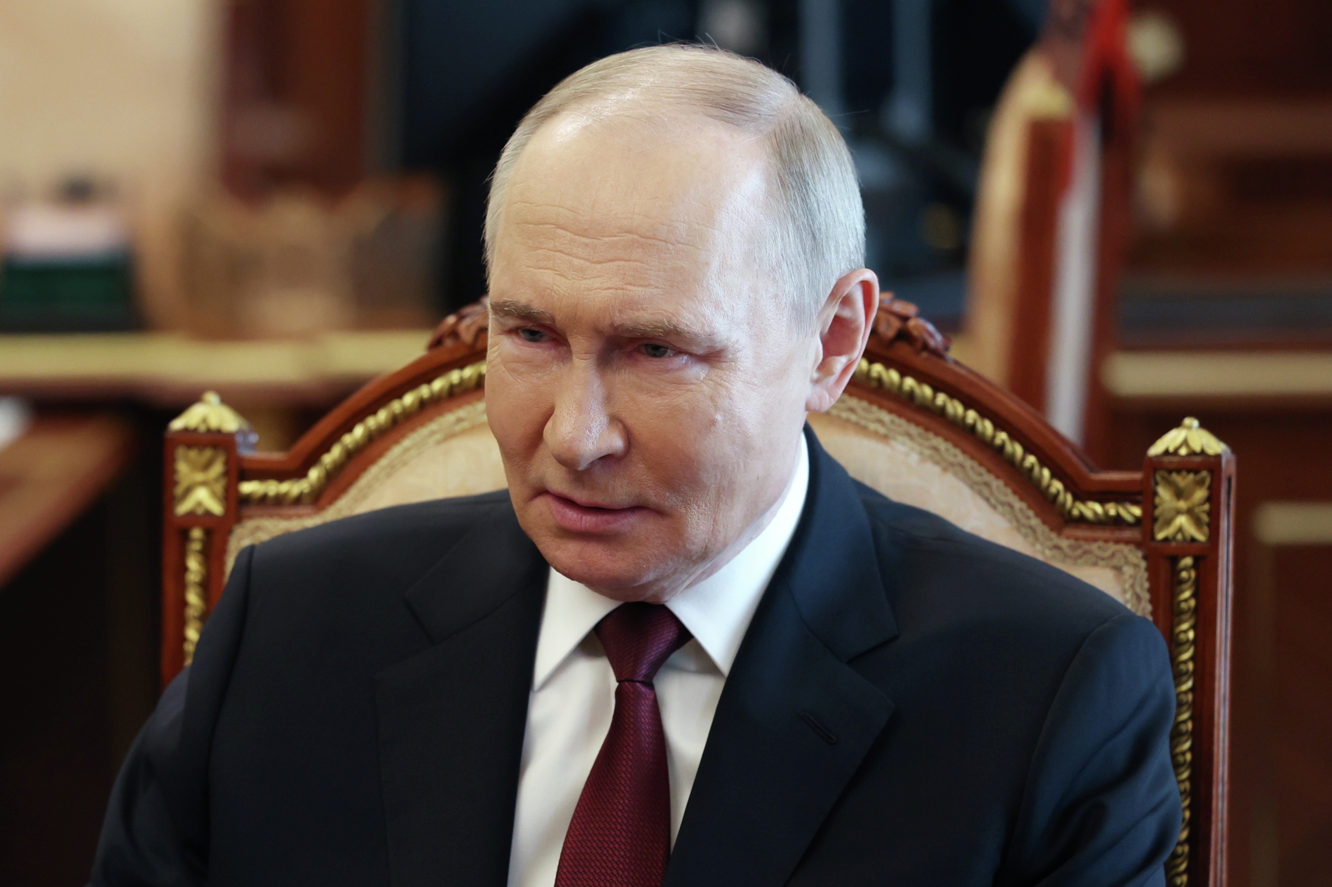 Путин: противник пытается наносить удары вглубь РФ по абсолютно мирным объектам