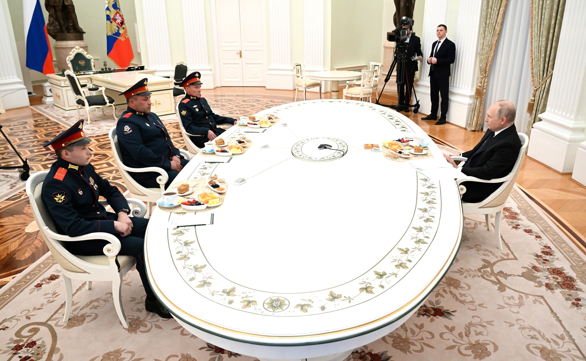 Президент России встретился  с военнослужащими-участниками СВО