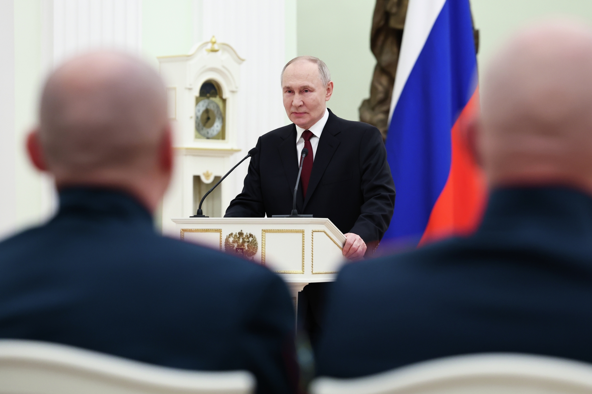 Путин: Росгвардия вносит весомый вклад в решение задач по защите правопорядка