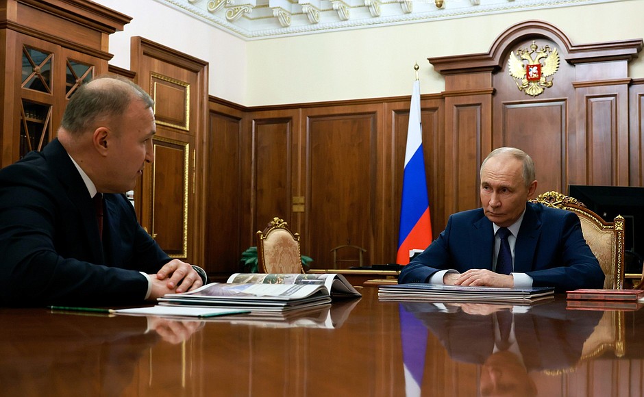 Путин принял с докладом главу Адыгеи