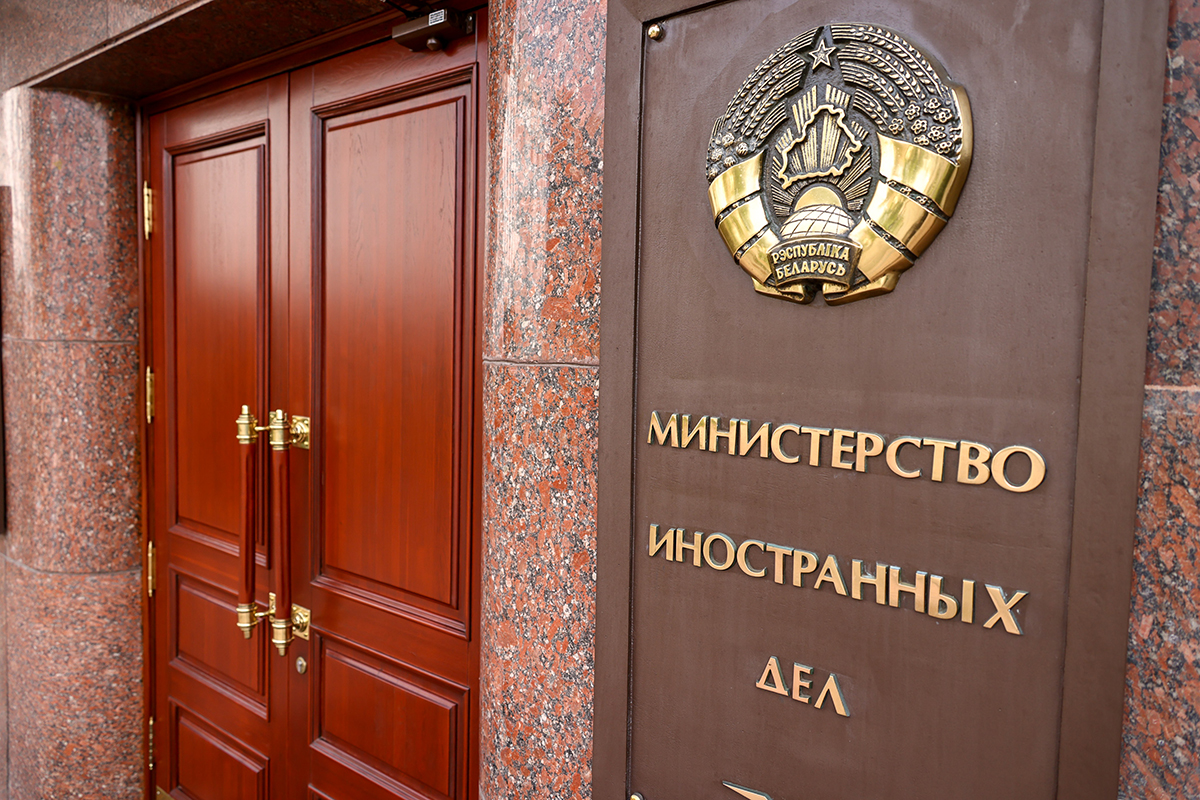 "Вынужденный шаг". МИД Беларуси прокомментировал отъезд посла Франции