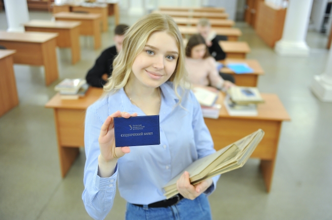 В России экспериментально переведут студенческие и зачетки в электронный формат