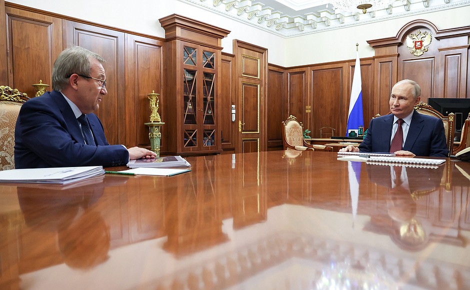 Путин обсудил Красниковым деятельность РАН