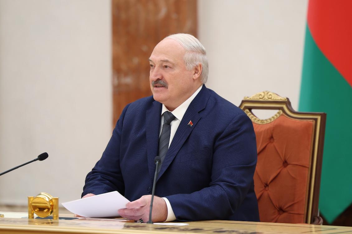 Лукашенко поздравил старшее поколение  с Днем пожилых людей