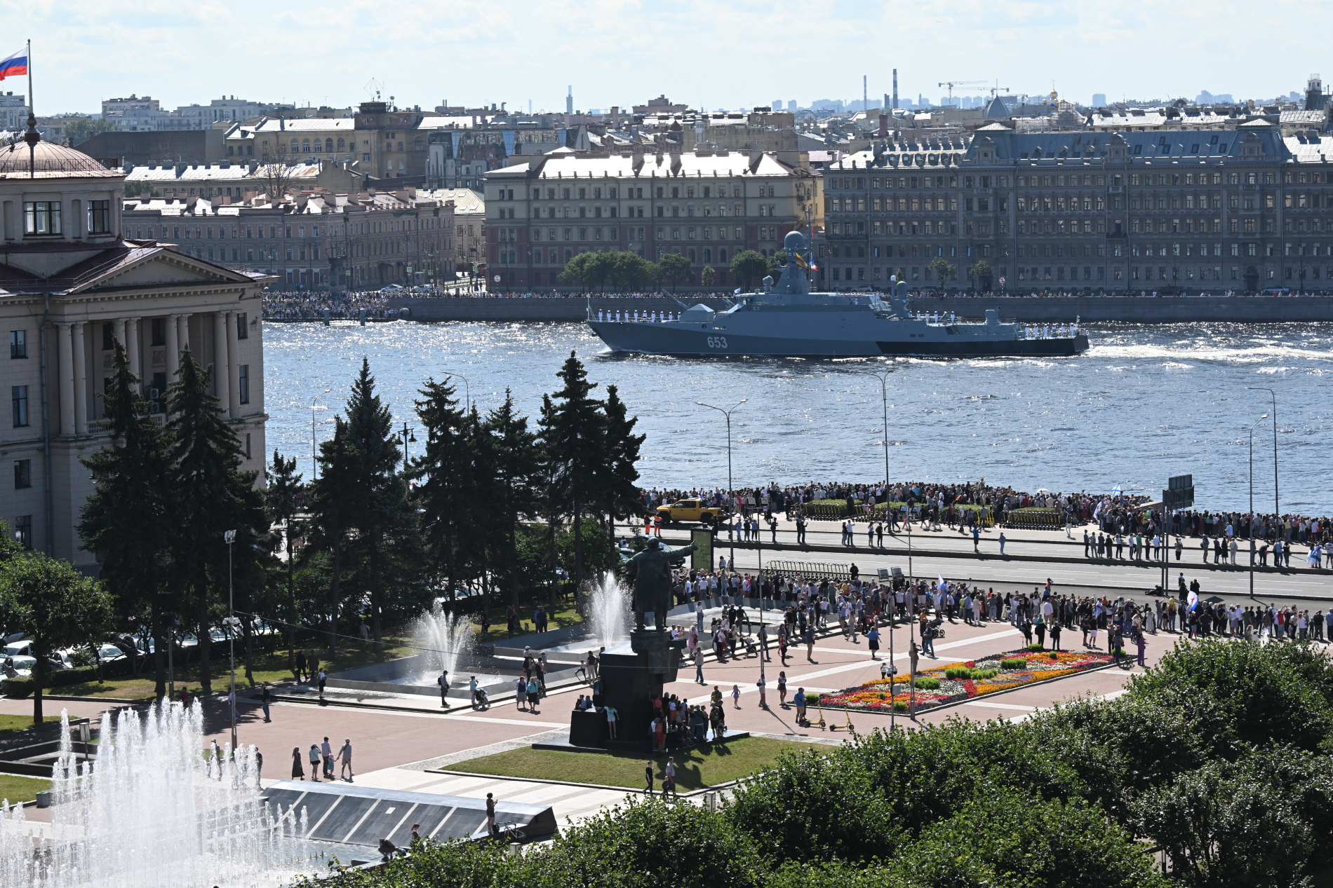 Главный военно-морской парад в Санкт-Петербурге смотрите на "БелРос" 28 июля в 11:00