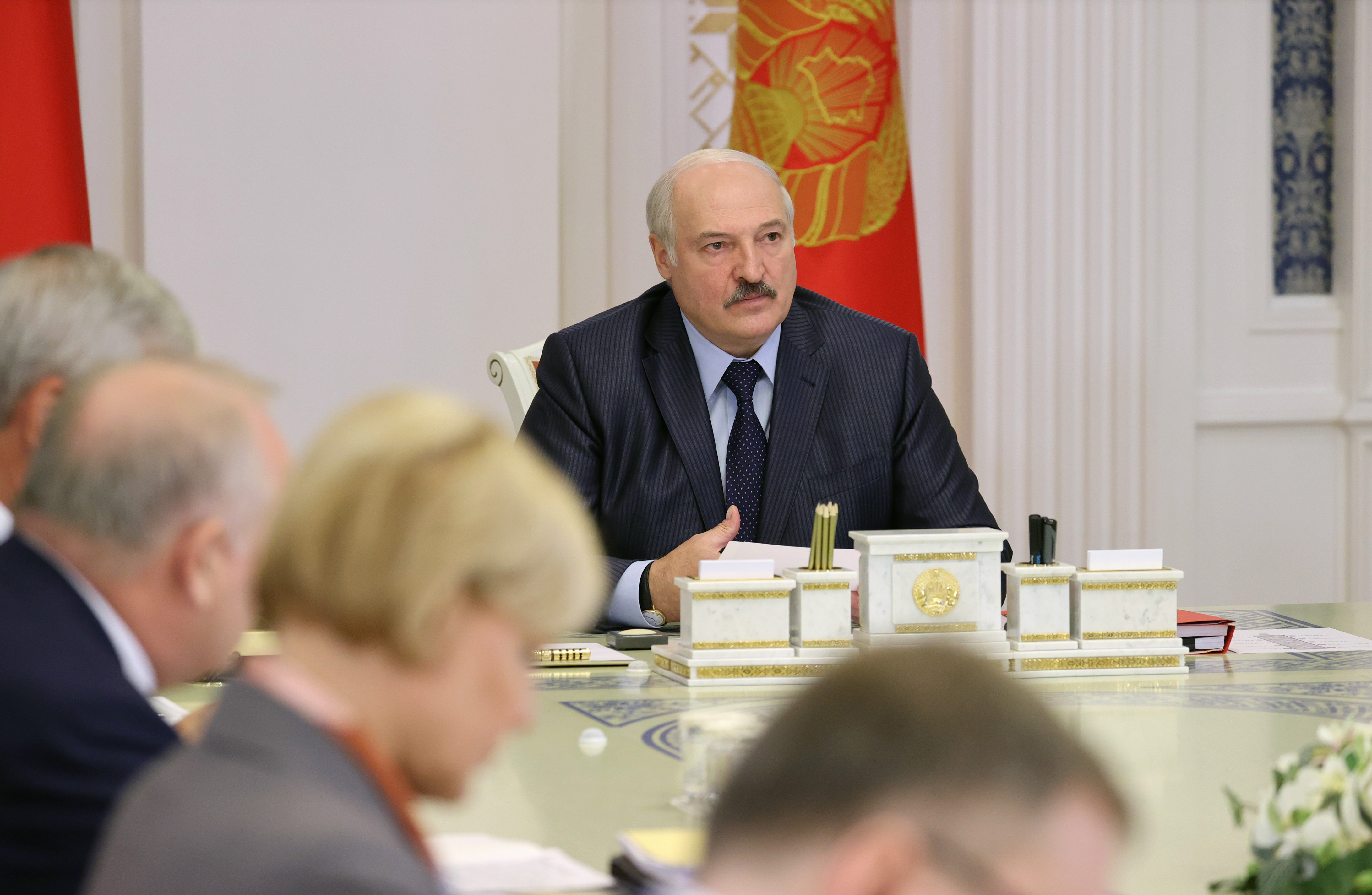Лукашенко: Мы должны идти к дебюрократизации всех систем, которые действуют в стране