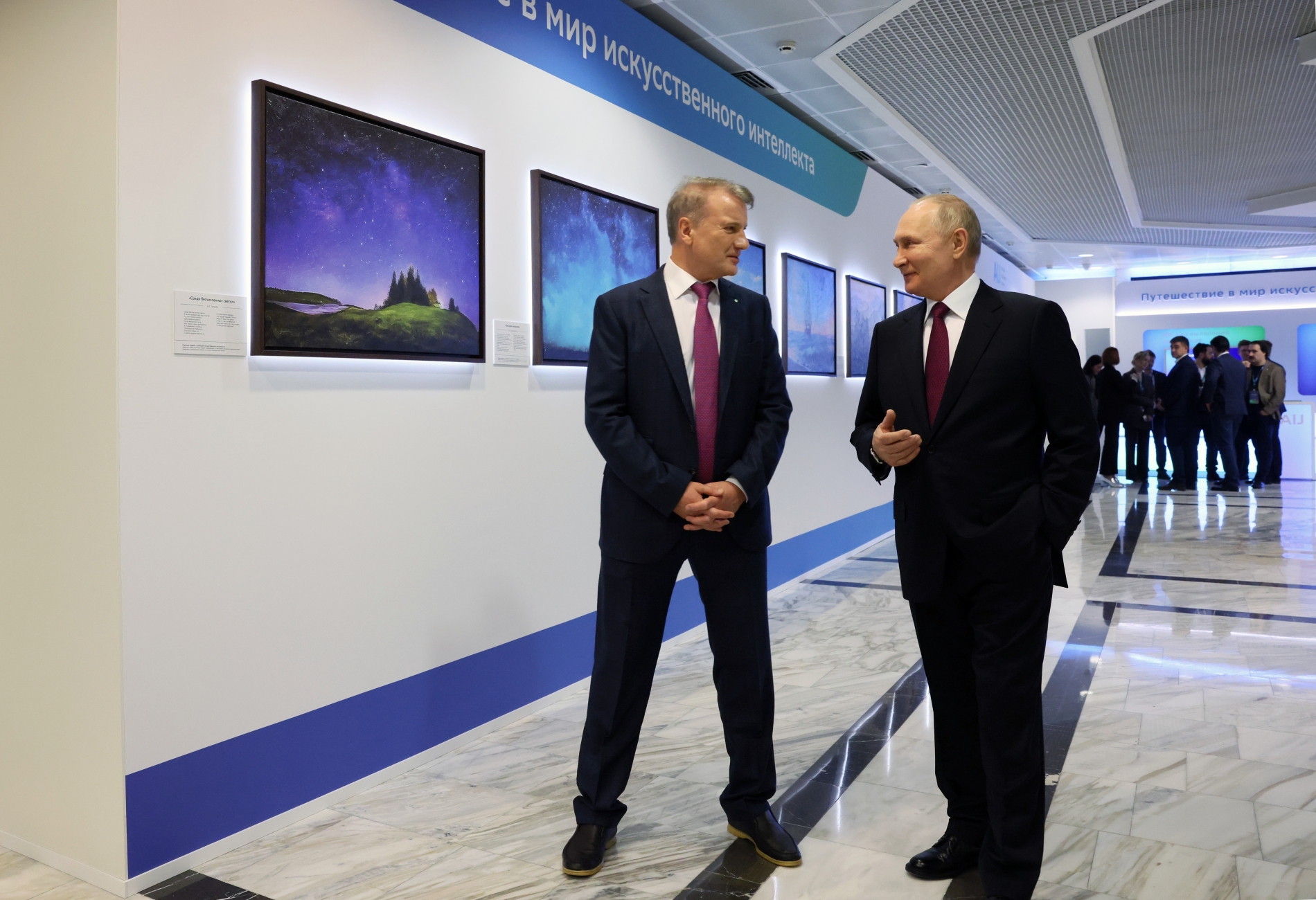 Владимир Путин посетил выставку "Прикладные технологии искусственного интеллекта"