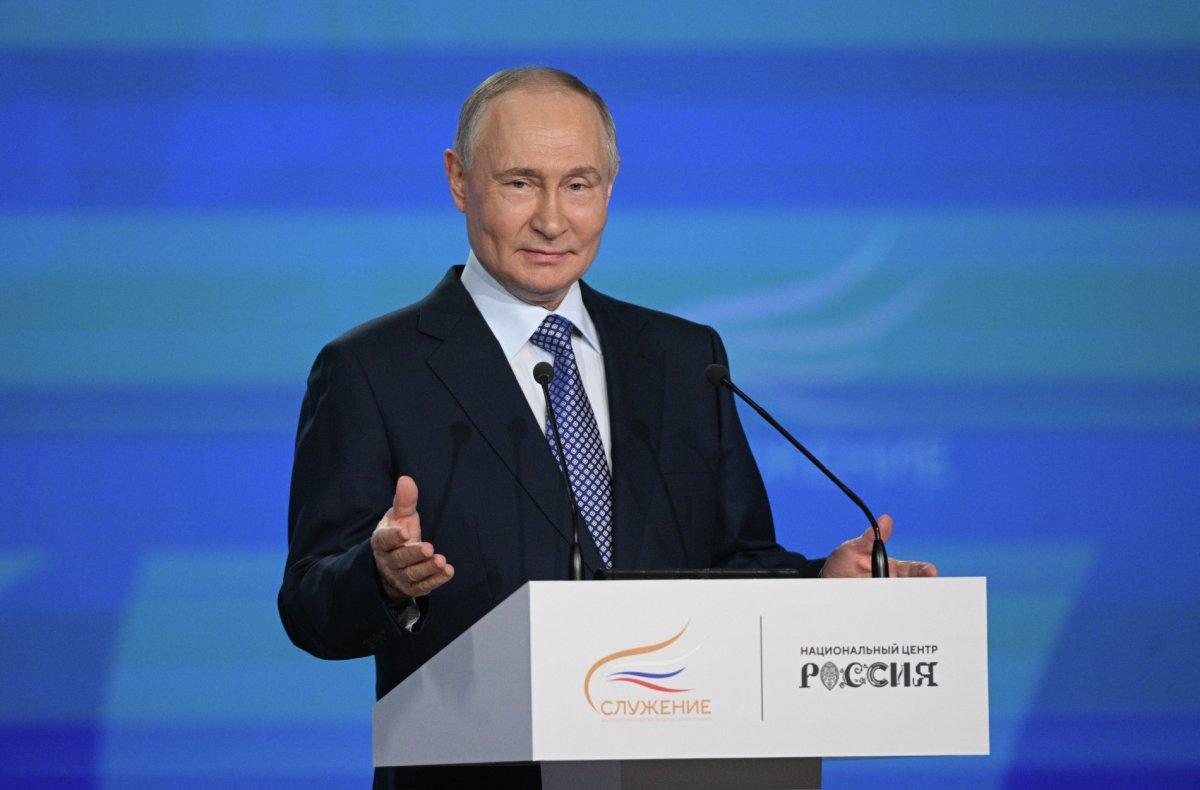 Путин: никому не под силу исказить подвиг Красной Армии, спасших мир от нацизма