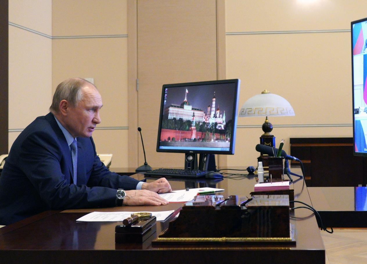 Владимир Путин провел совещание с членами Совета Безопасности РФ