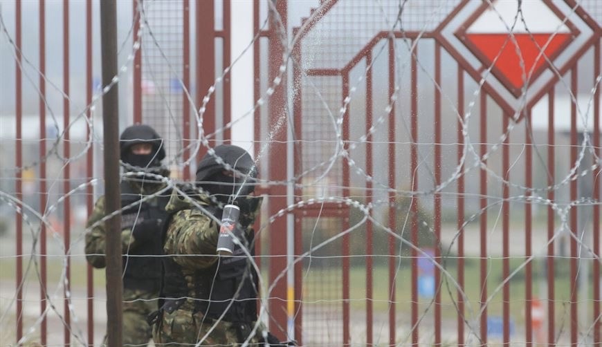 Белорусские медики зафиксировали химические ожоги глаз у мигрантов, находящихся на границе с Польшей