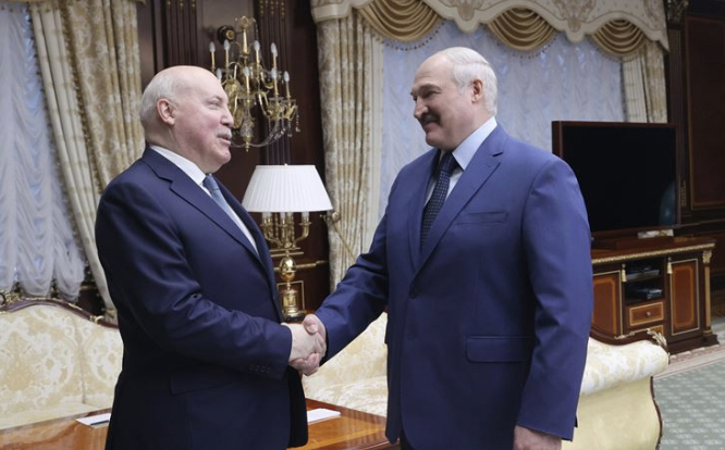 Александр Лукашенко поздравил Дмитрия Мезенцева с днем рождения