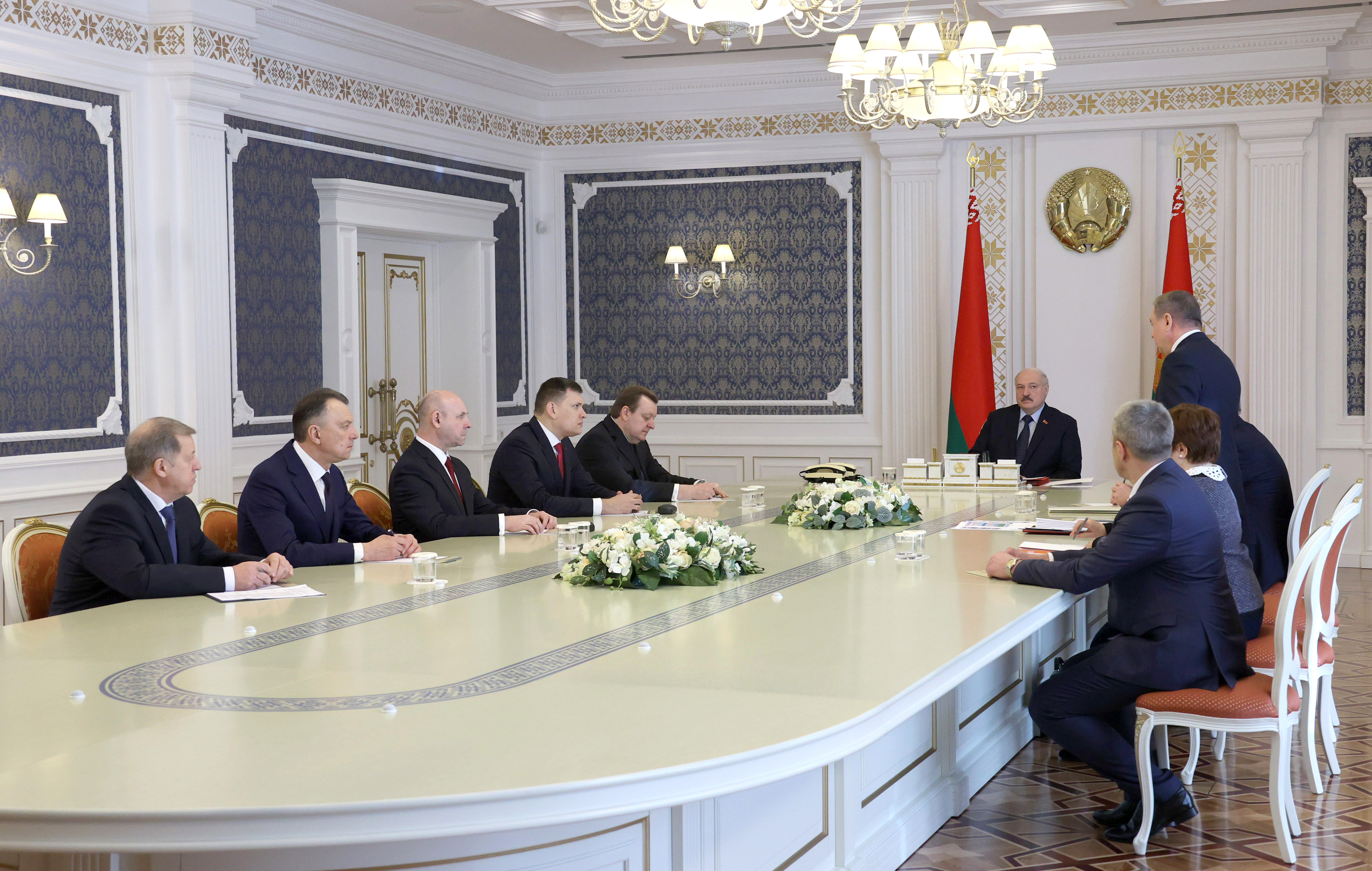 Александр Лукашенко назначил новых послов, министров и руководителей предприятий